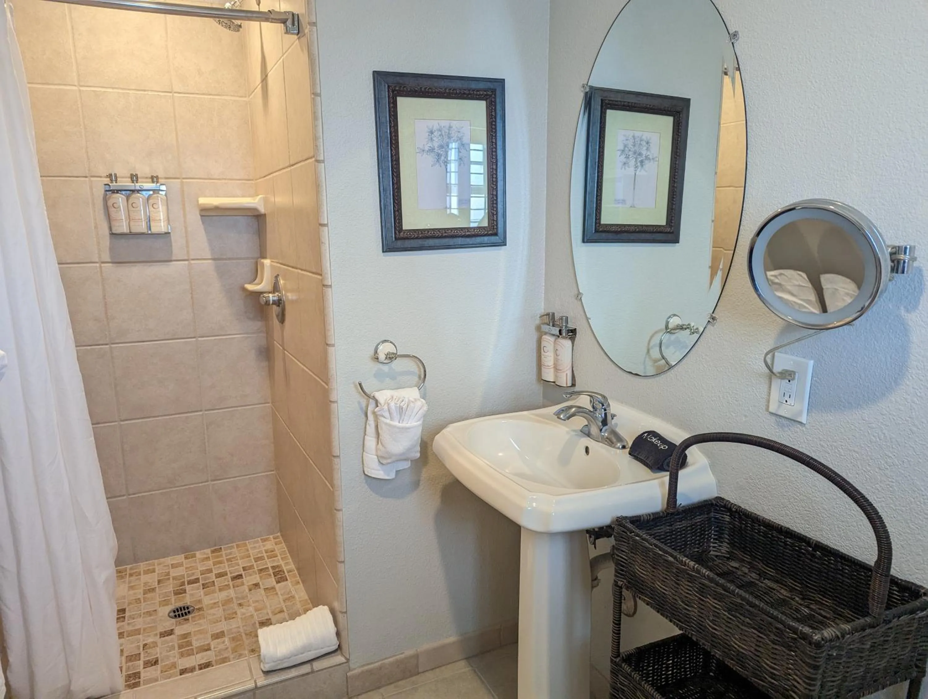 Bathroom in Capitola Hotel