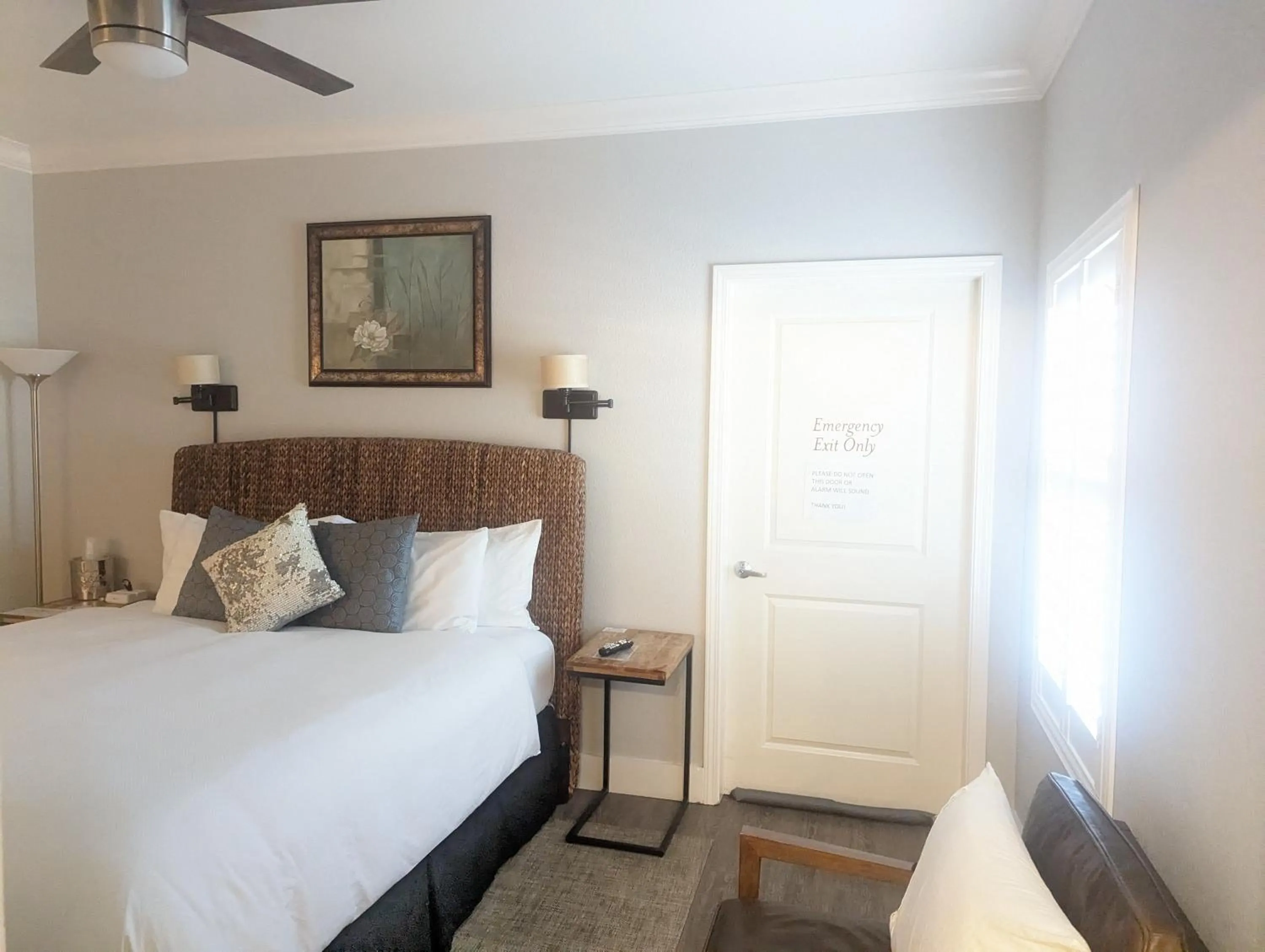 Bed in Capitola Hotel