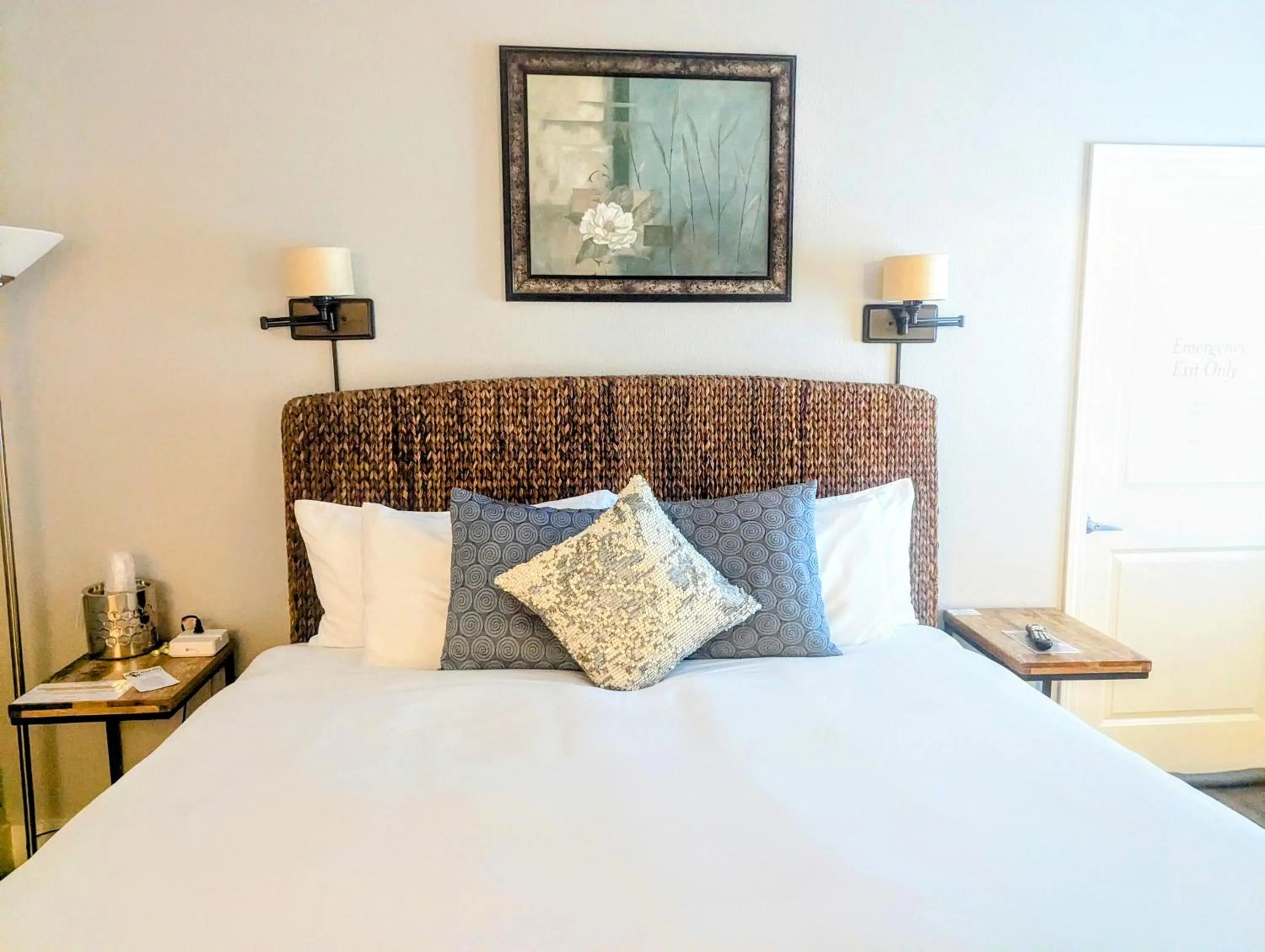 Bed in Capitola Hotel