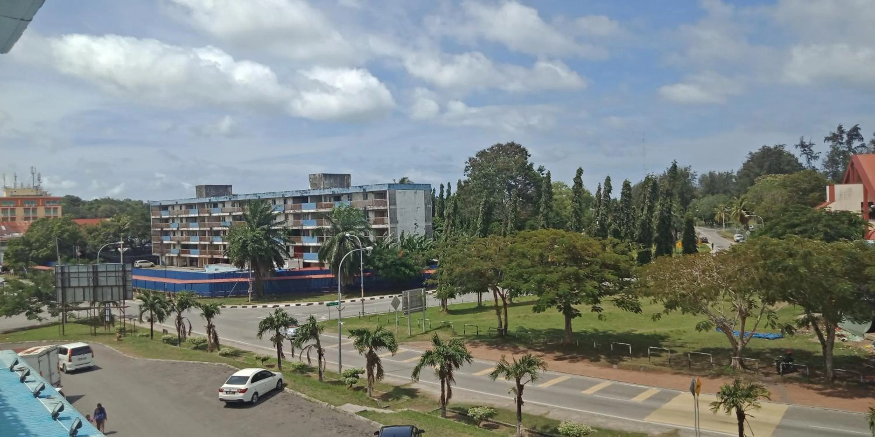 The Upper Deck Hotel