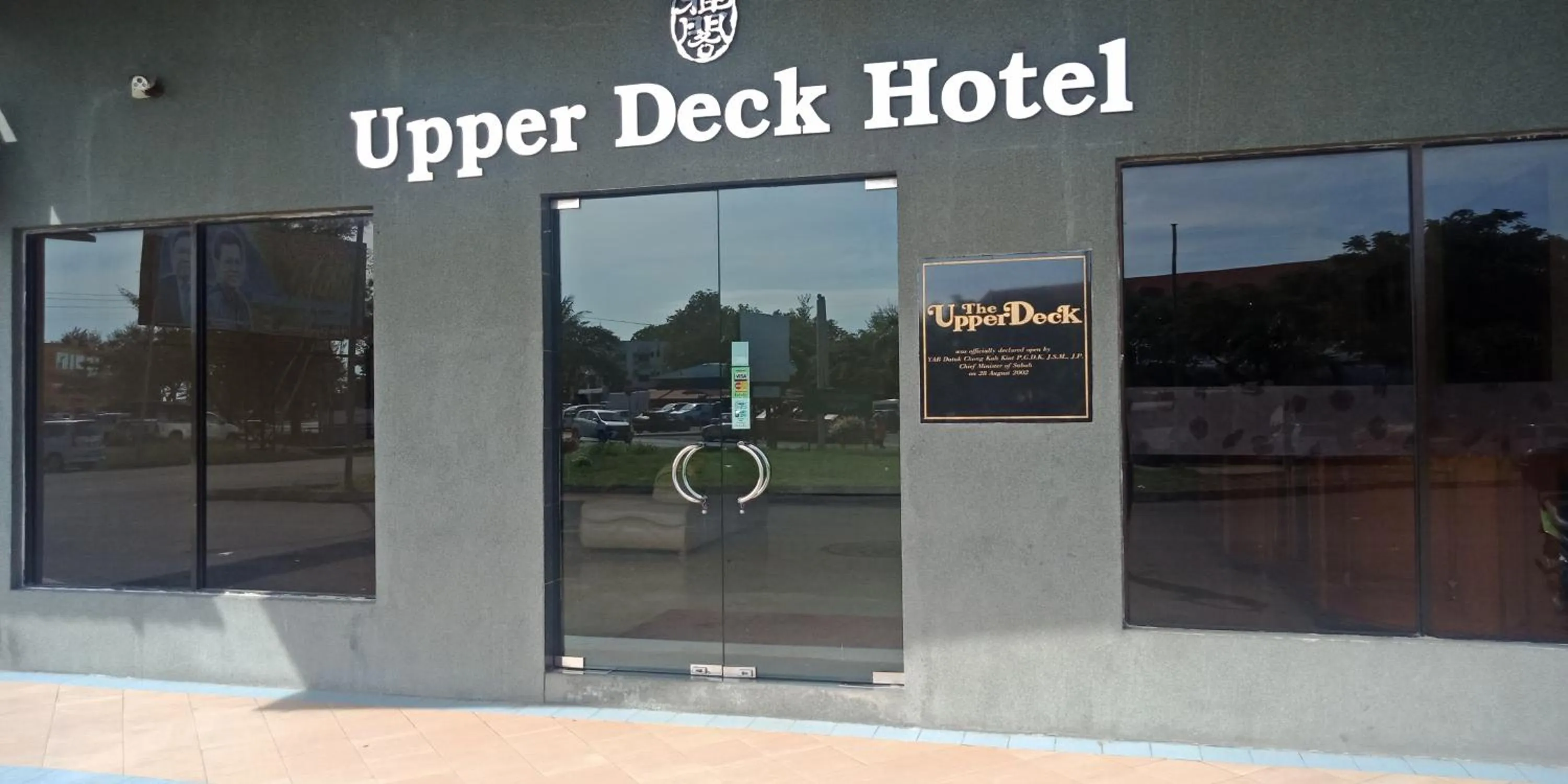 The Upper Deck Hotel