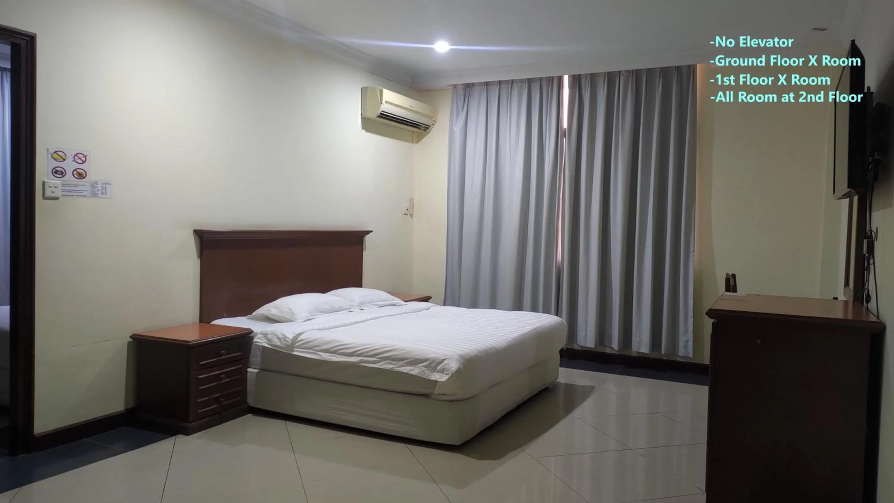 Bed in The Upper Deck Hotel