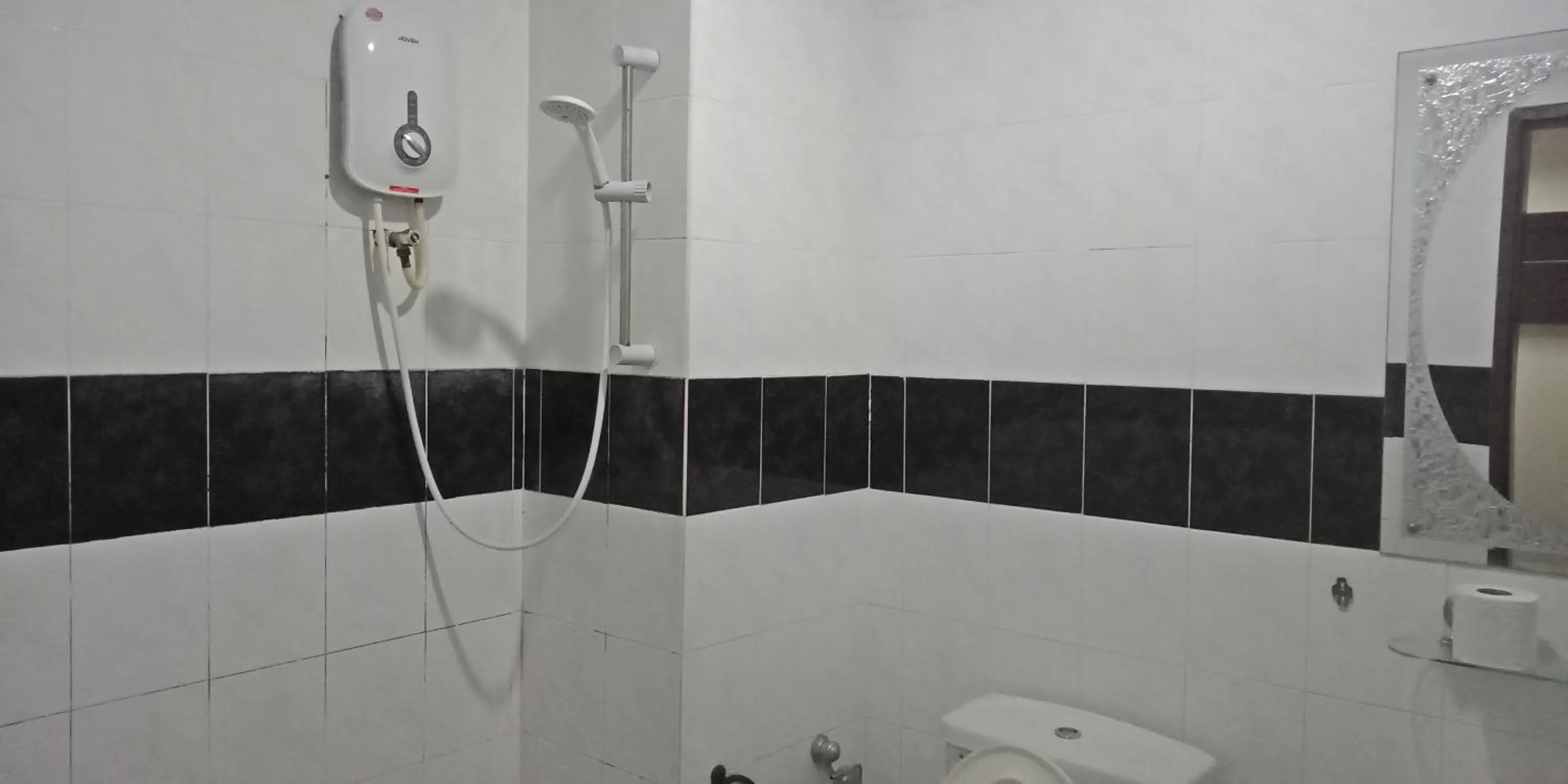 The Upper Deck Hotel