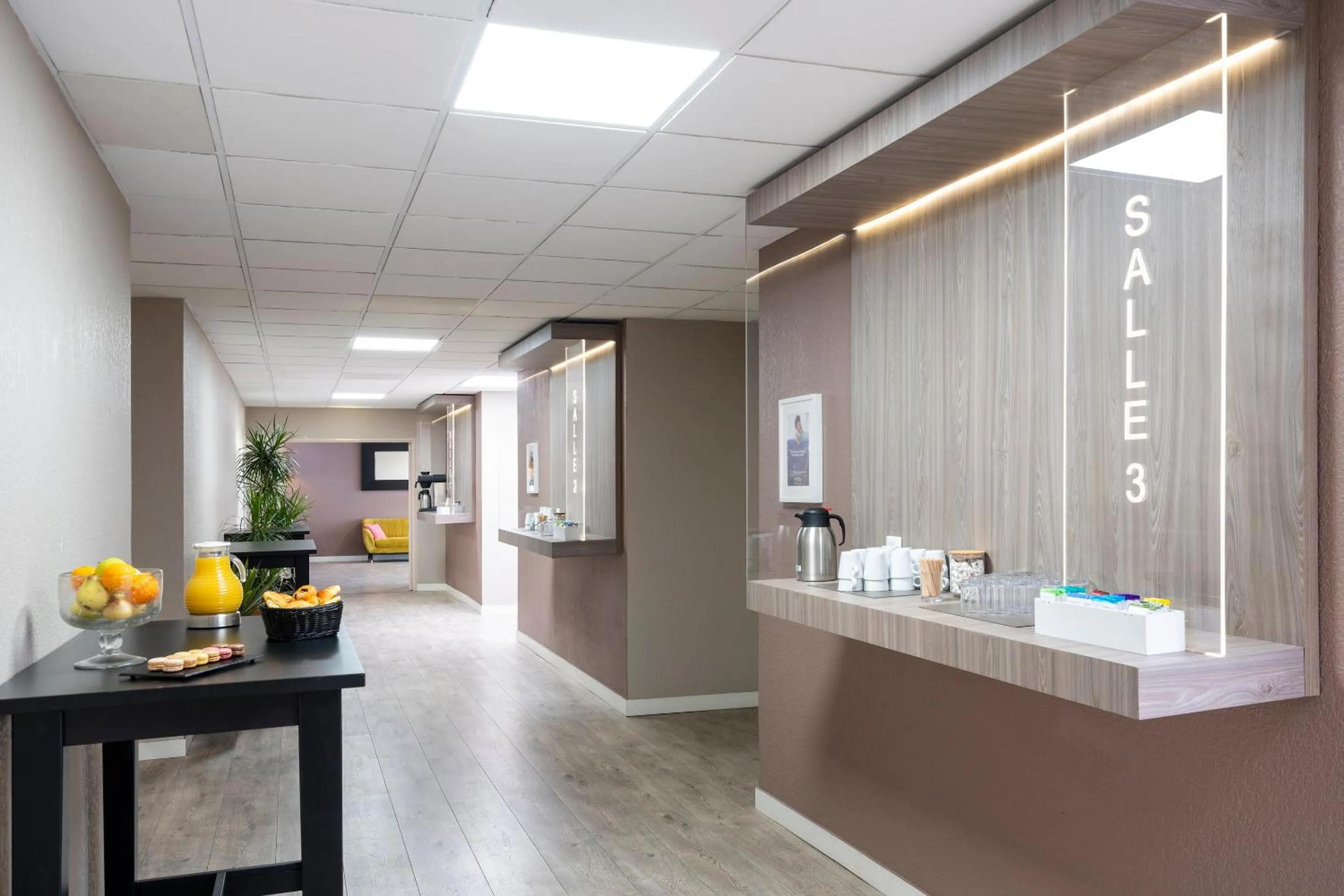 Meeting/conference room in Best Western Terre de Provence