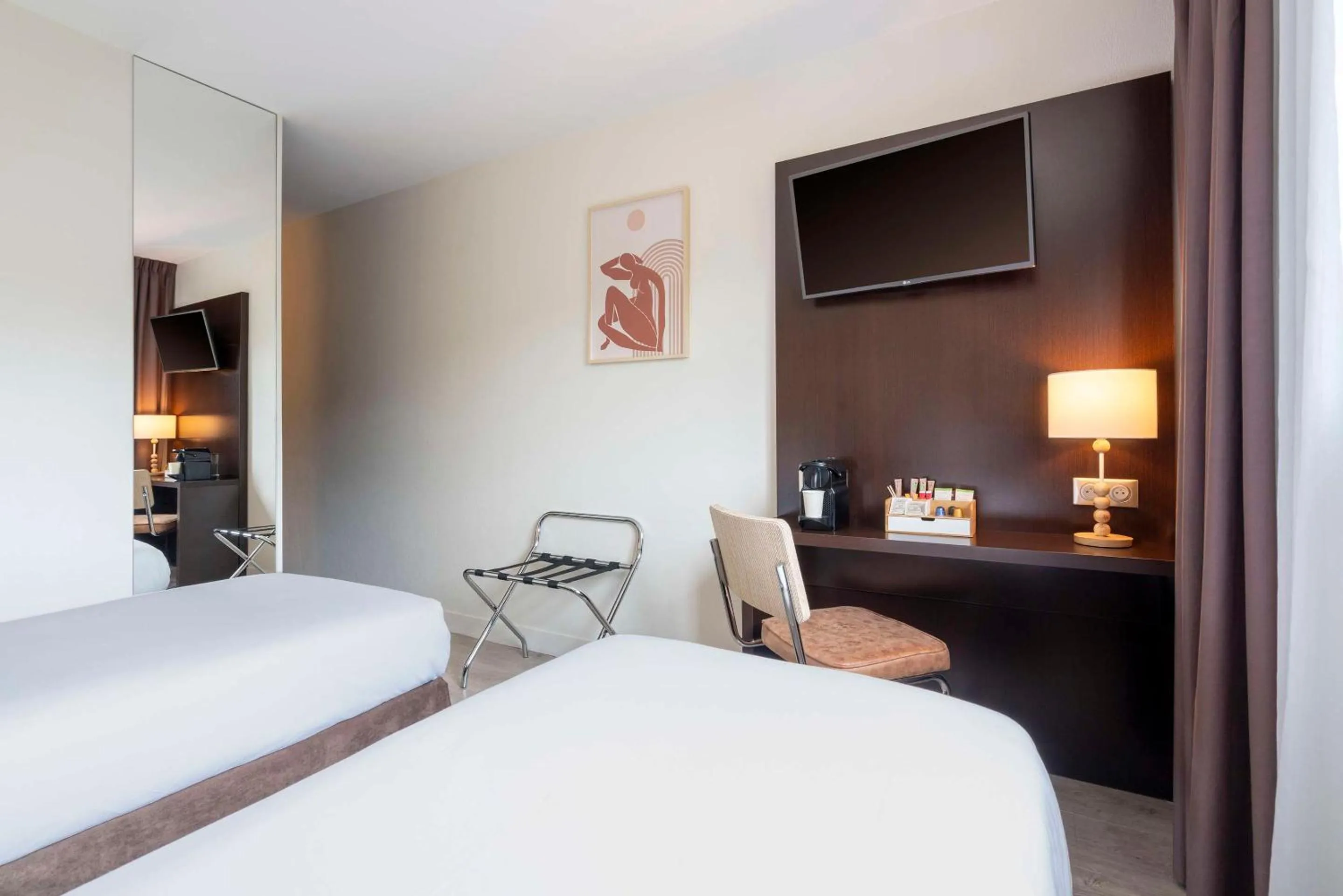 Photo of the whole room, Bed in Best Western Terre de Provence