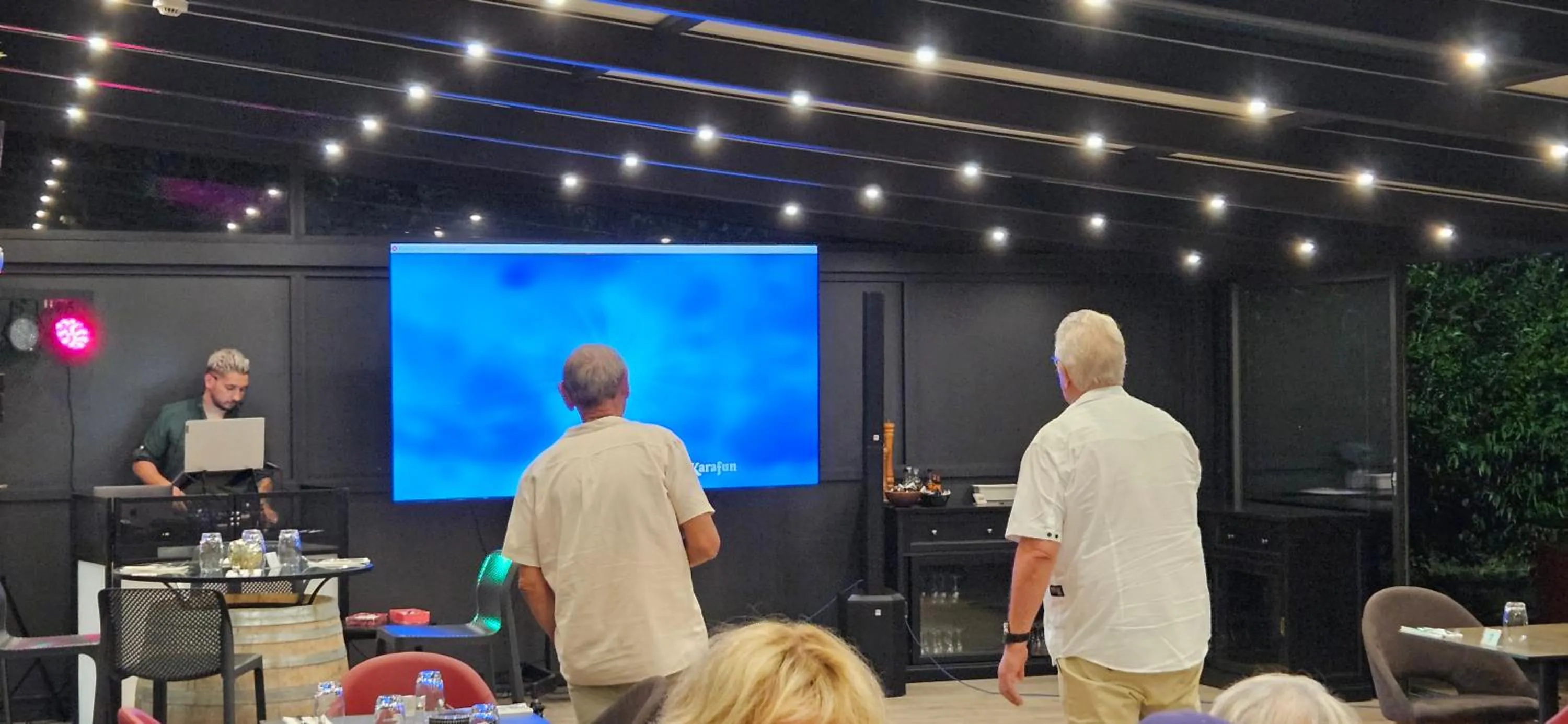 Evening entertainment in Best Western Terre de Provence