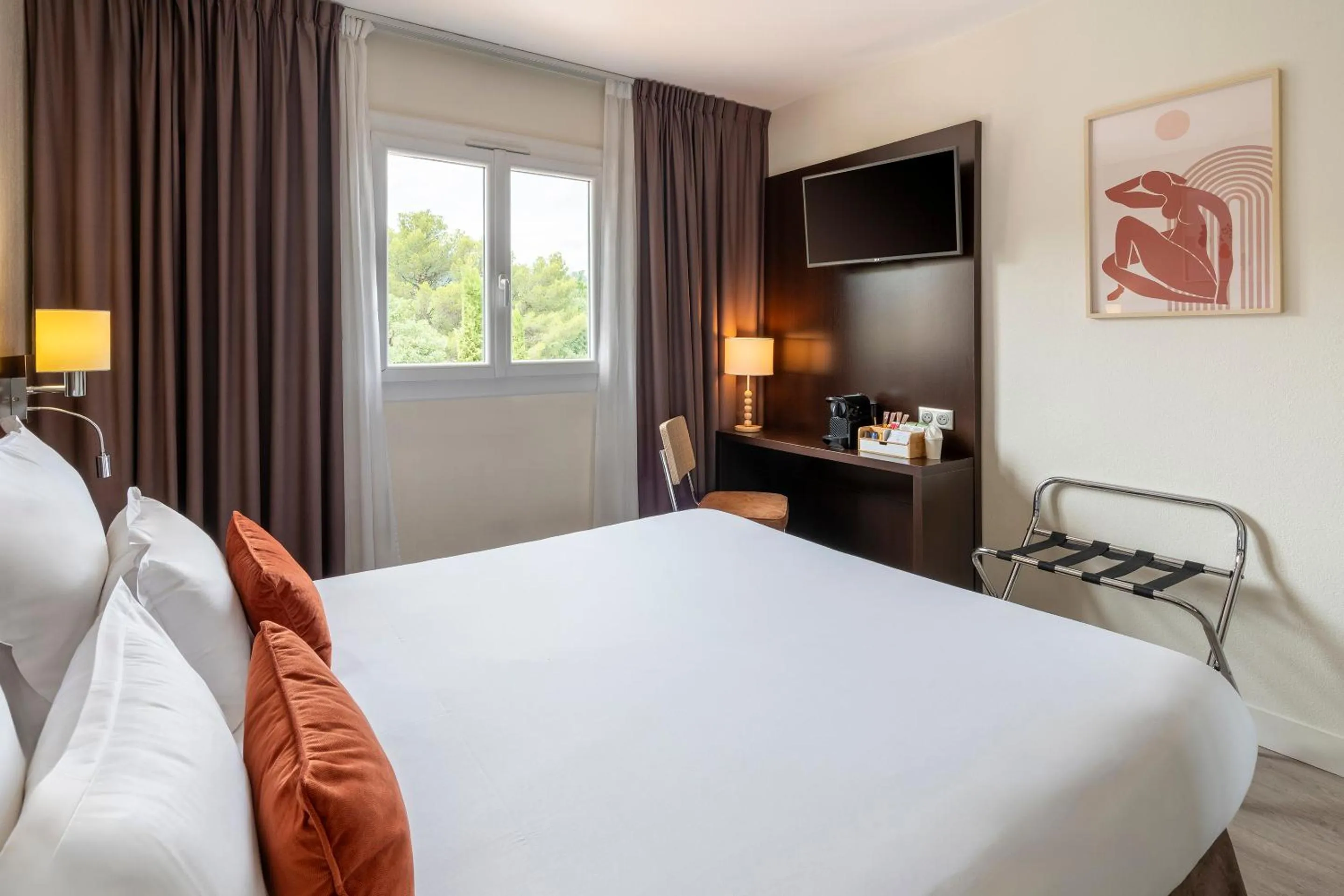 Photo of the whole room, Bed in Best Western Terre de Provence