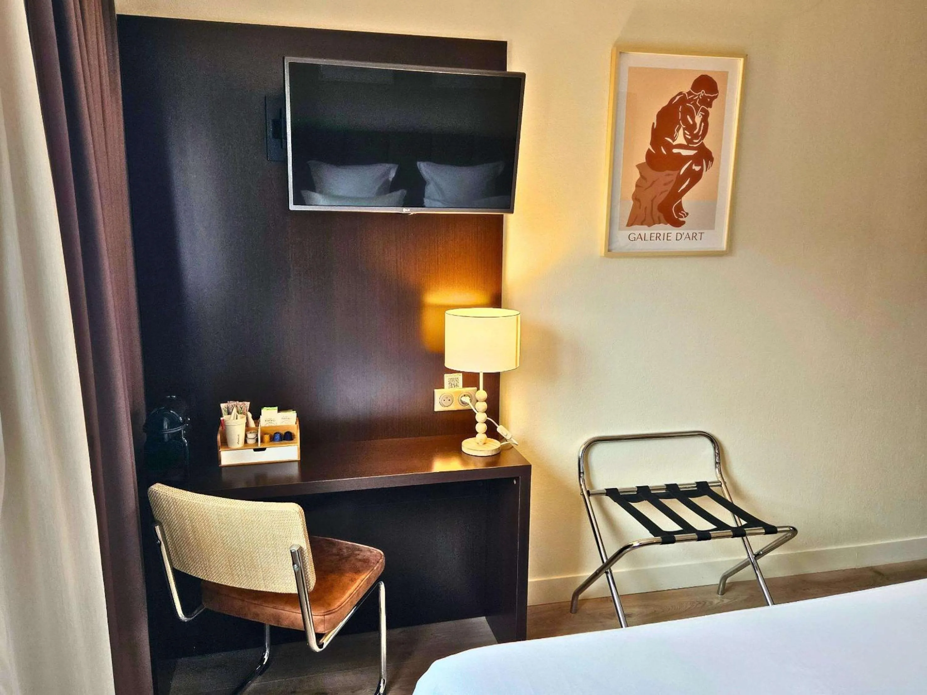 Photo of the whole room, Bed in Best Western Terre de Provence