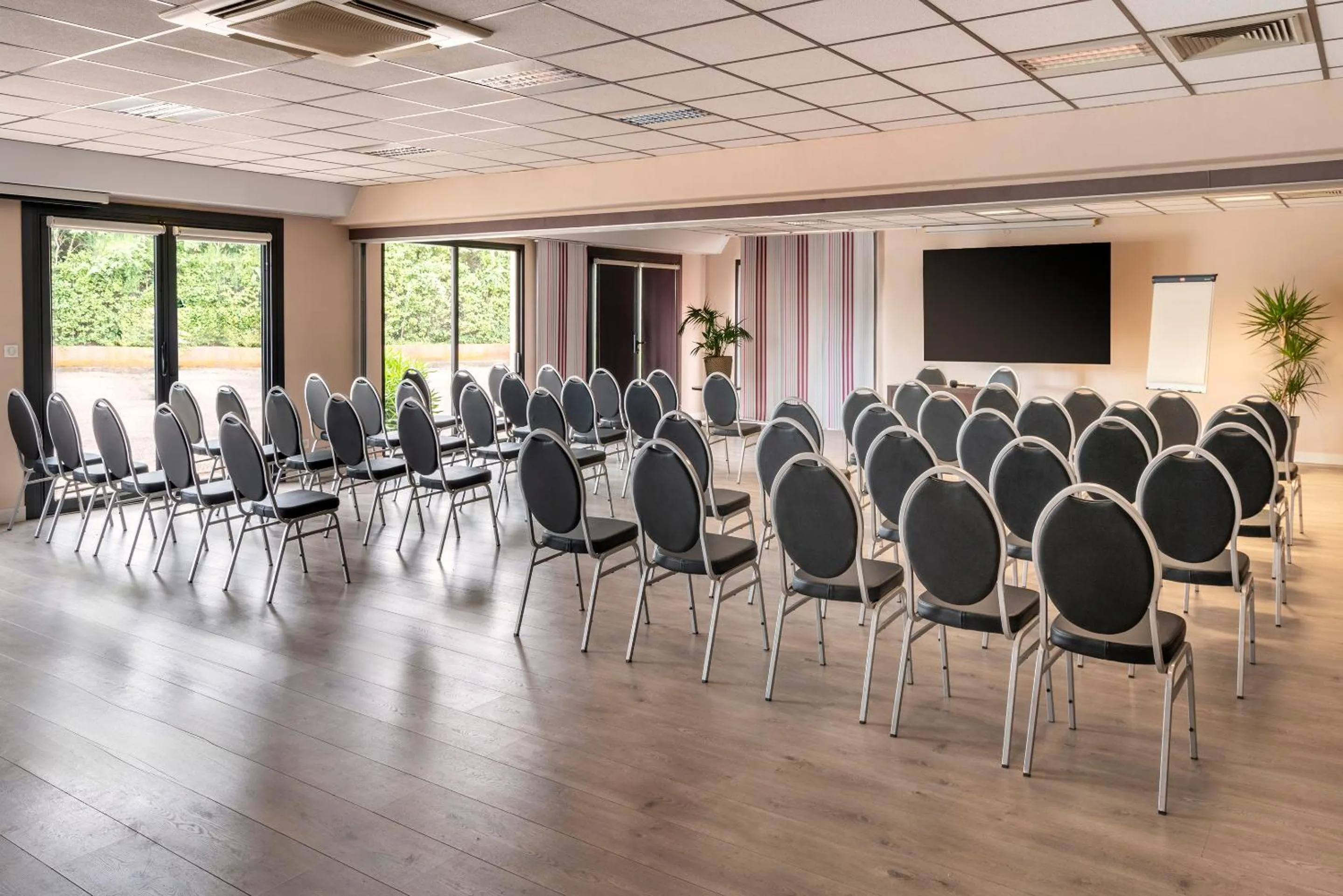 Meeting/conference room in Best Western Terre de Provence