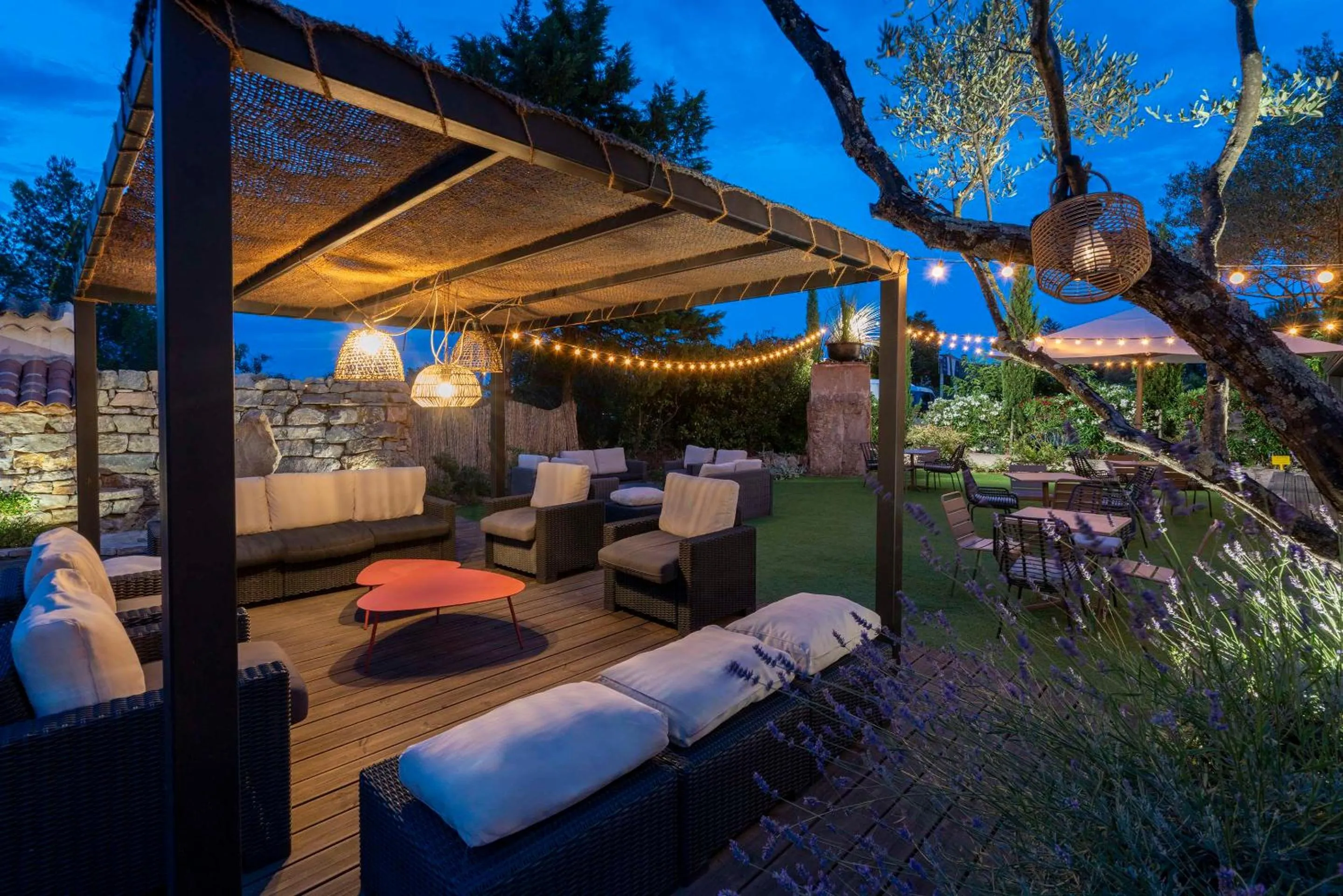 Property building in Best Western Terre de Provence