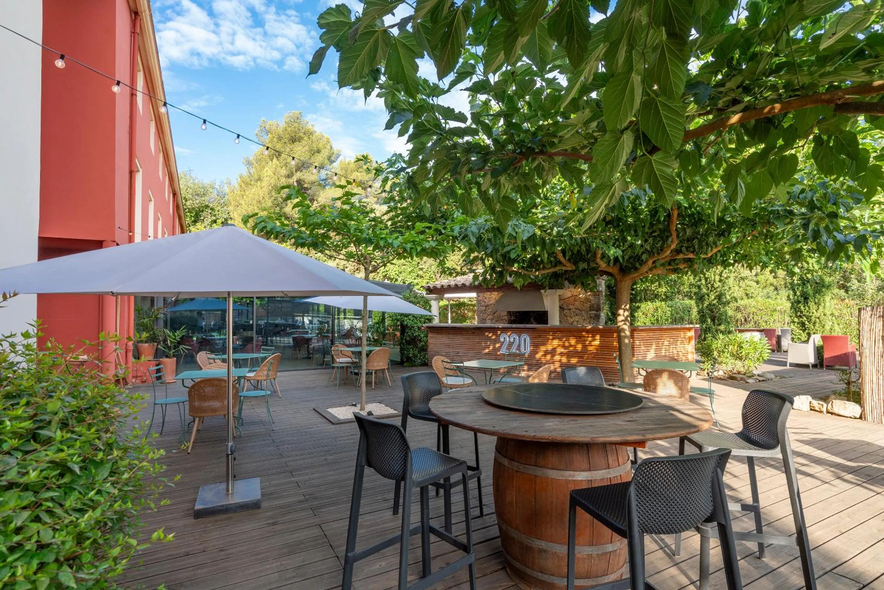 Garden in Best Western Terre de Provence