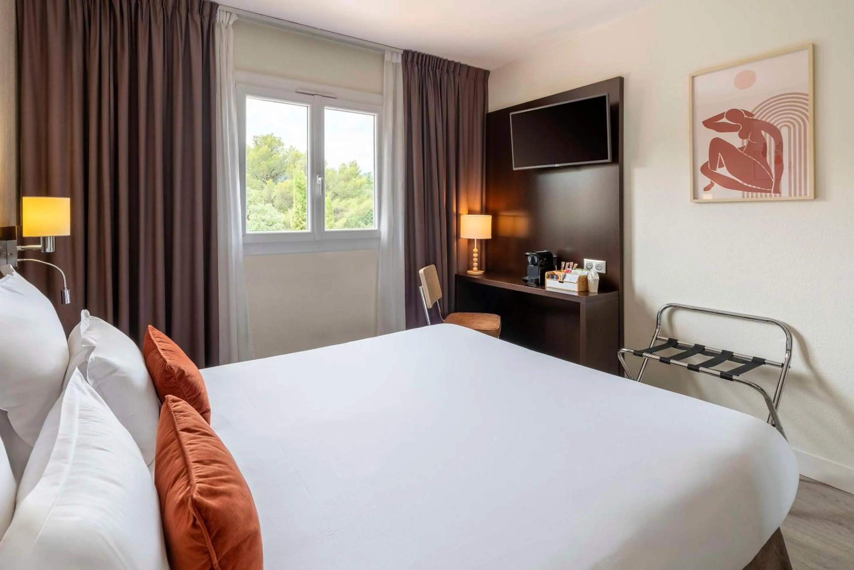 Photo of the whole room, Bed in Best Western Terre de Provence