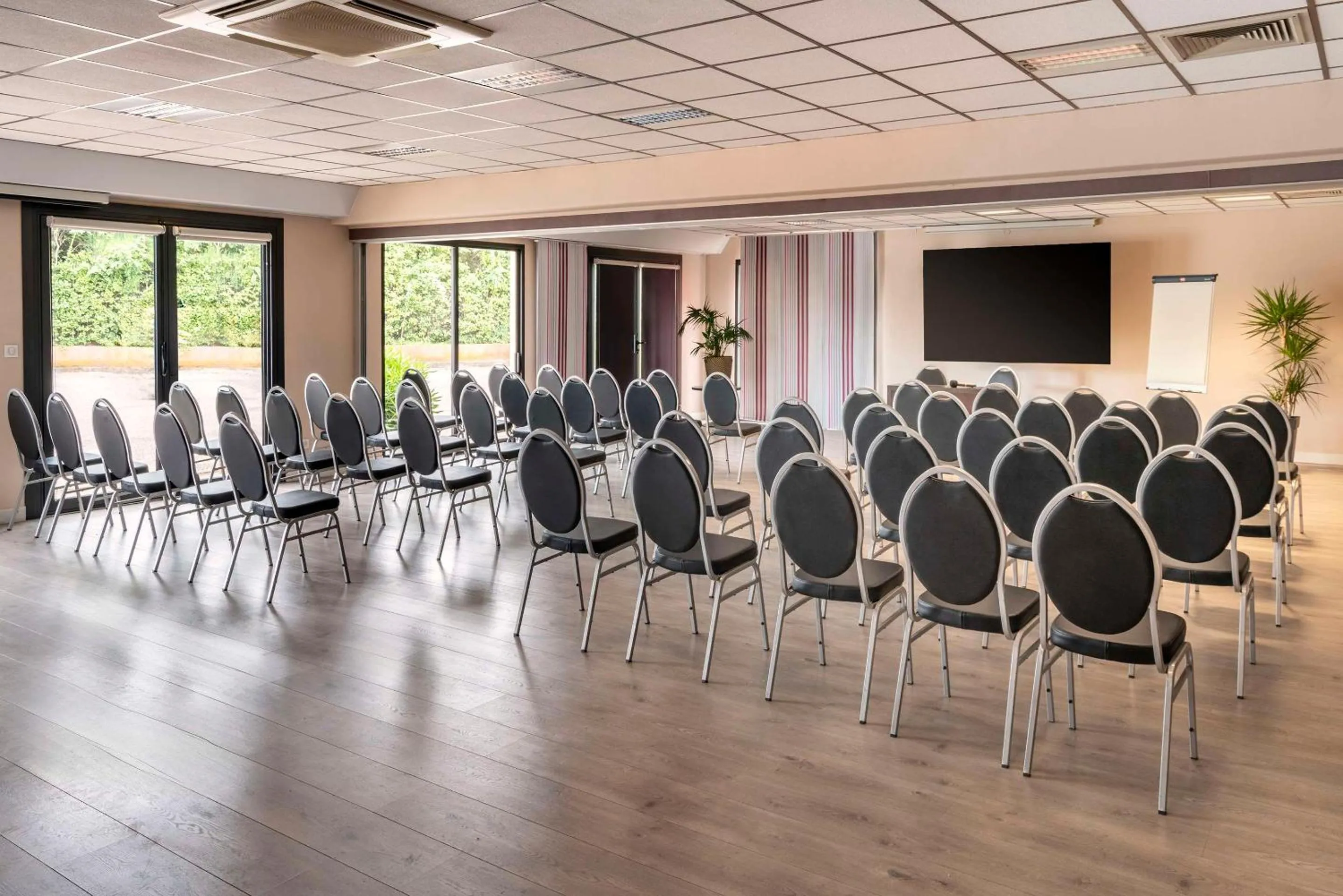 Meeting/conference room in Best Western Terre de Provence