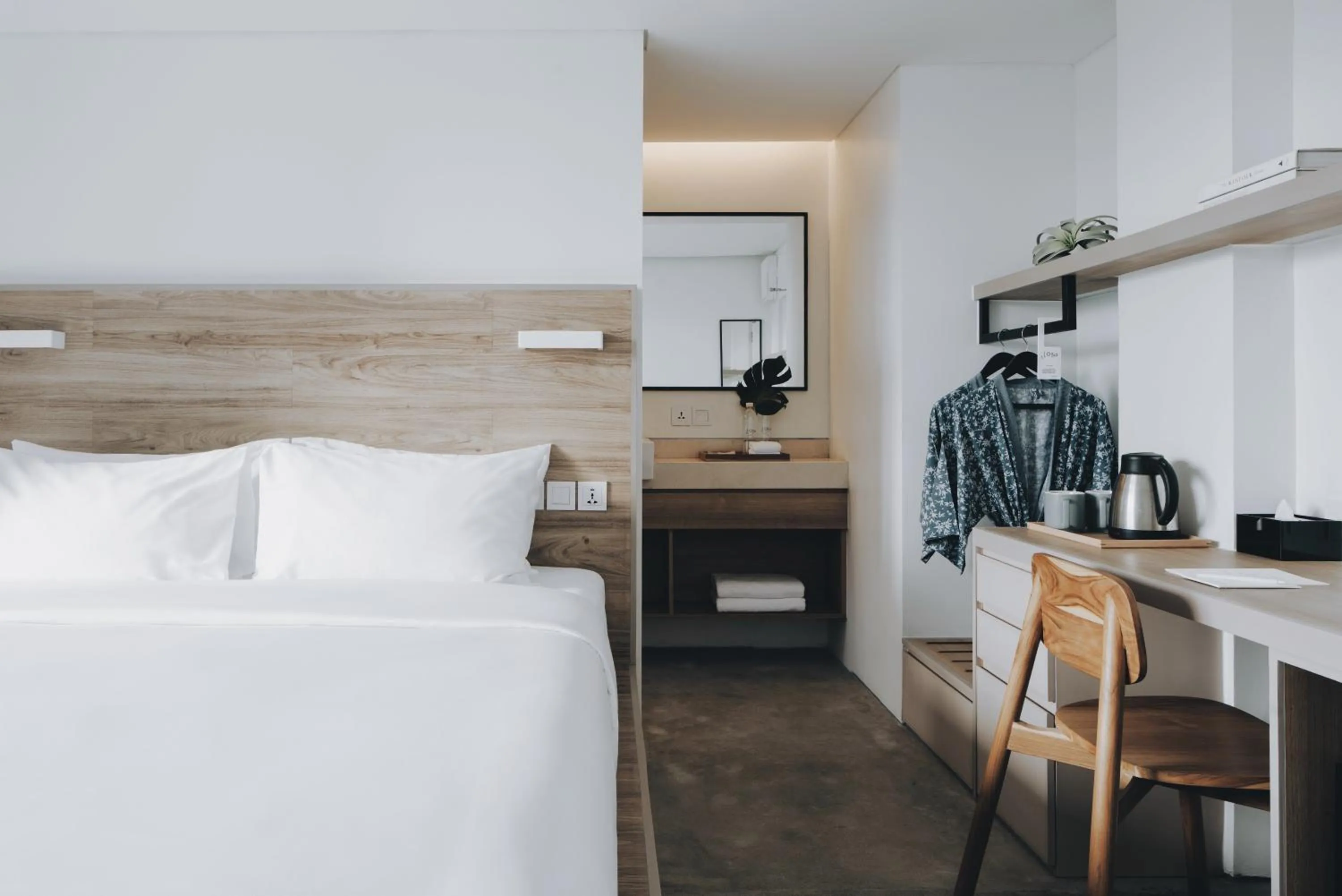 TV and multimedia, Bed in Lloyd's Inn Bali