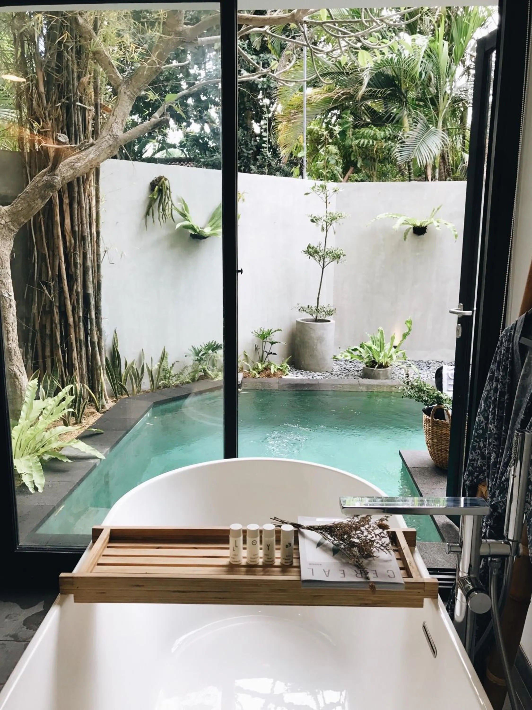 Bath in Lloyd's Inn Bali