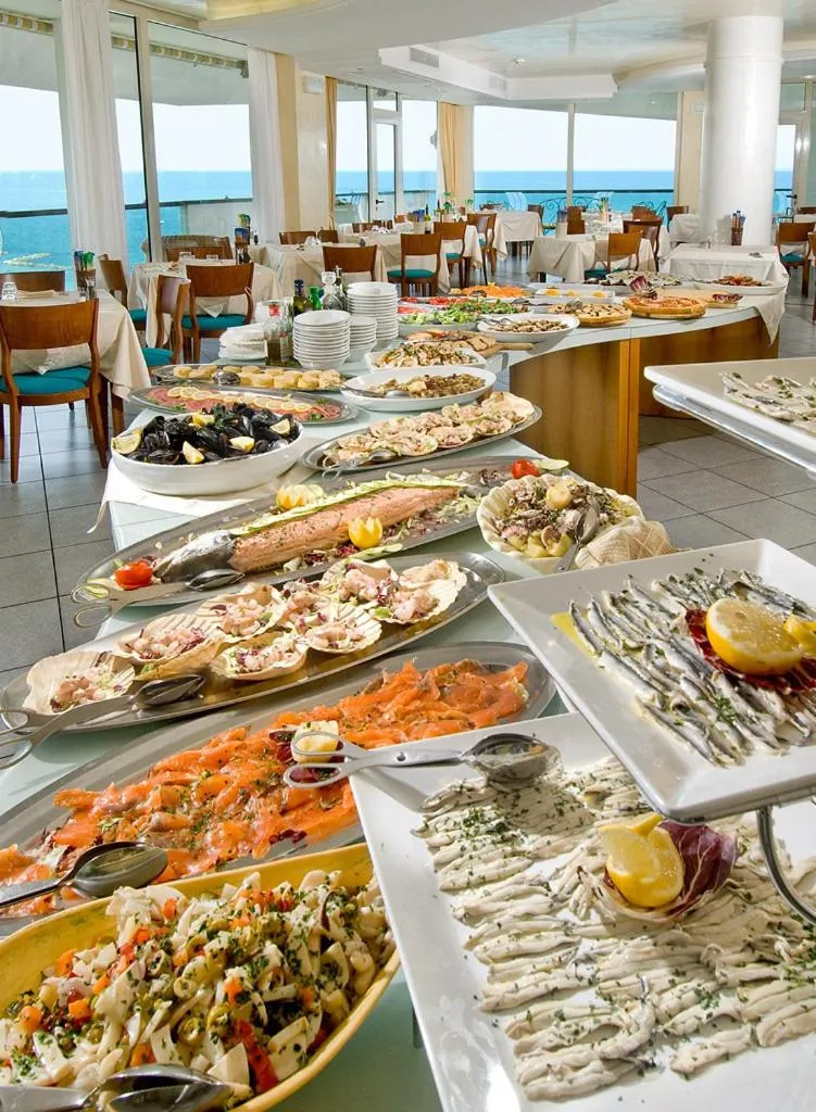 Restaurant/places to eat in Hotel Majestic