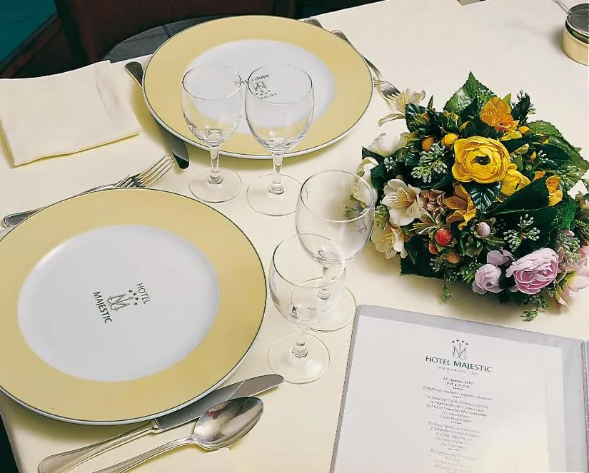 Restaurant/places to eat in Hotel Majestic