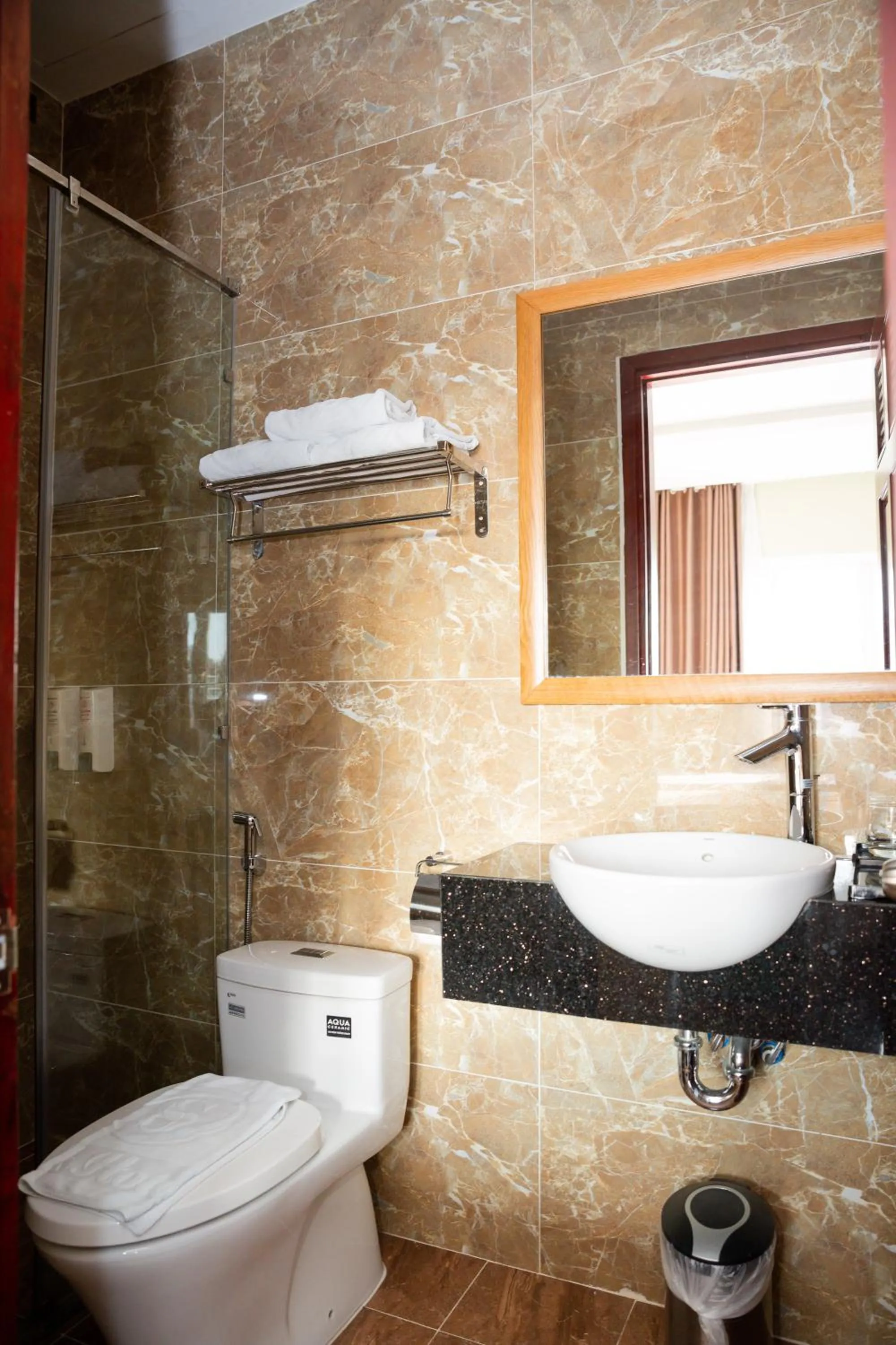 Shower in Silk Hotel near Tan Son Nhat Airport