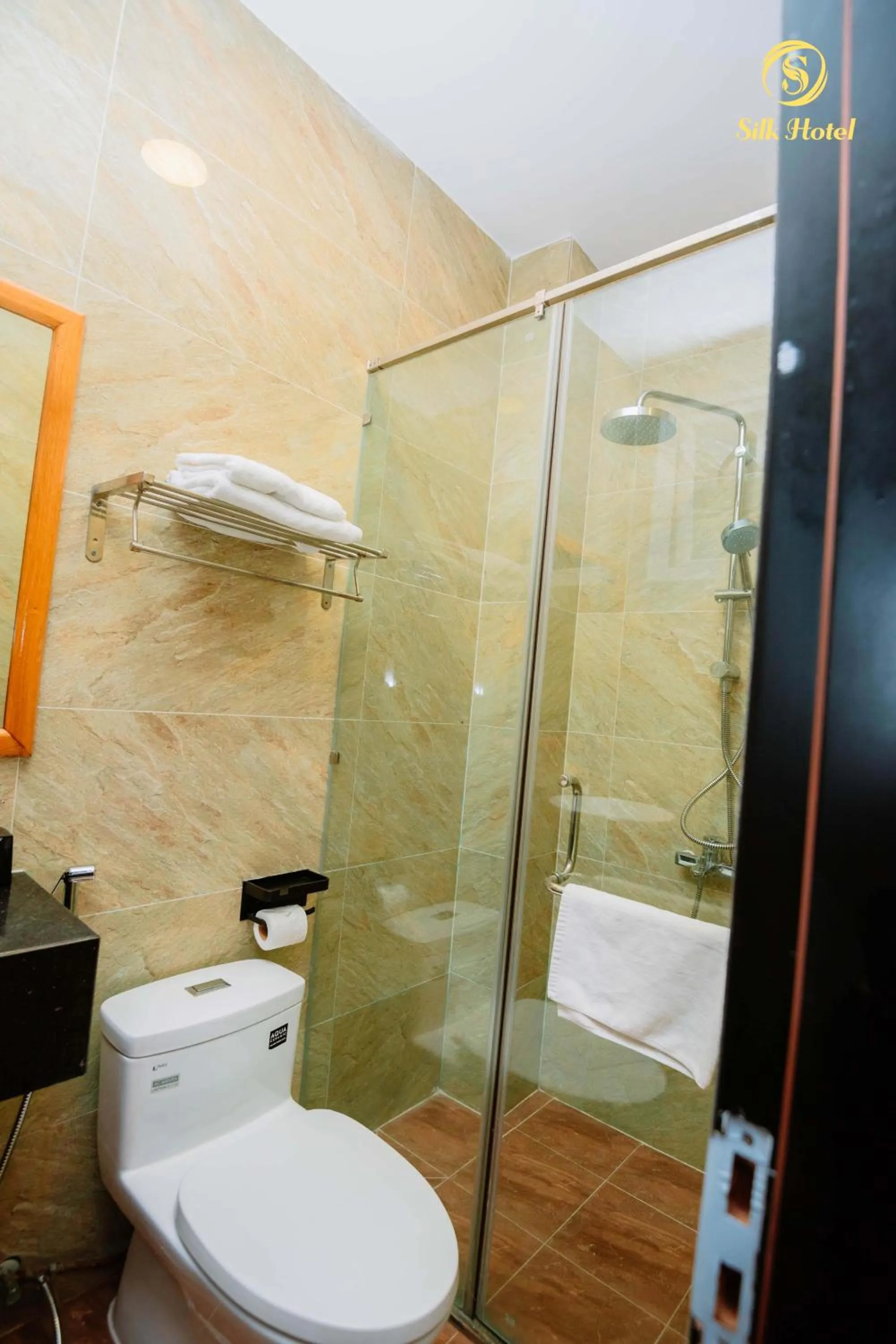 Silk Hotel near Tan Son Nhat Airport