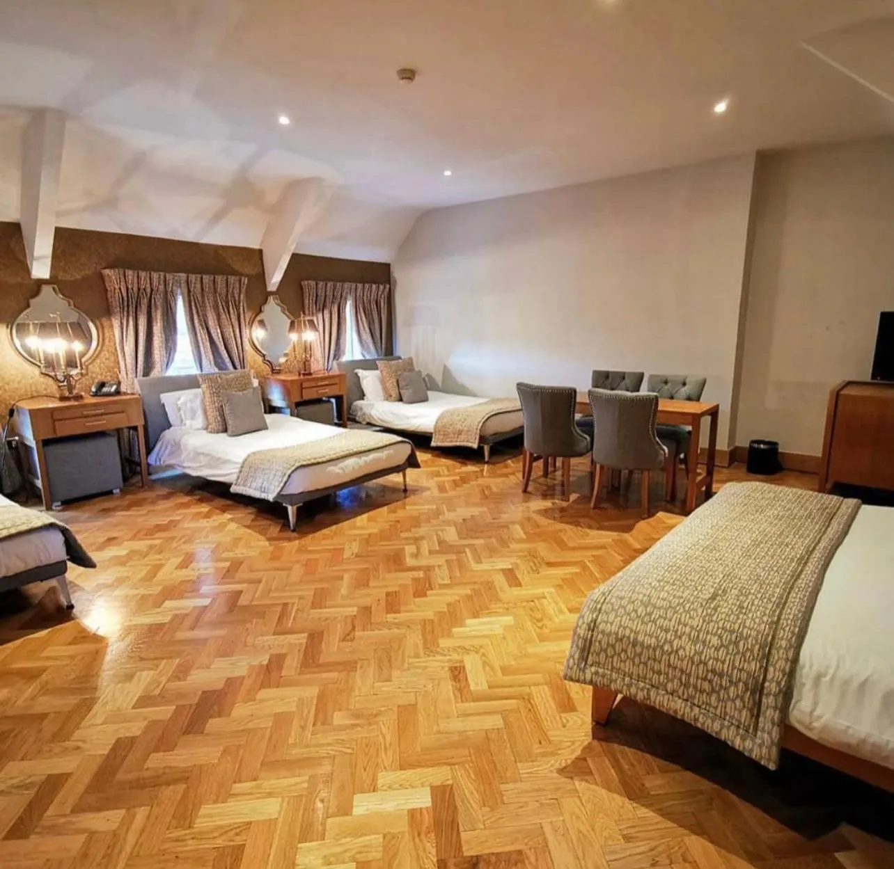 Bedroom, Bed in Langtons Hotel Kilkenny