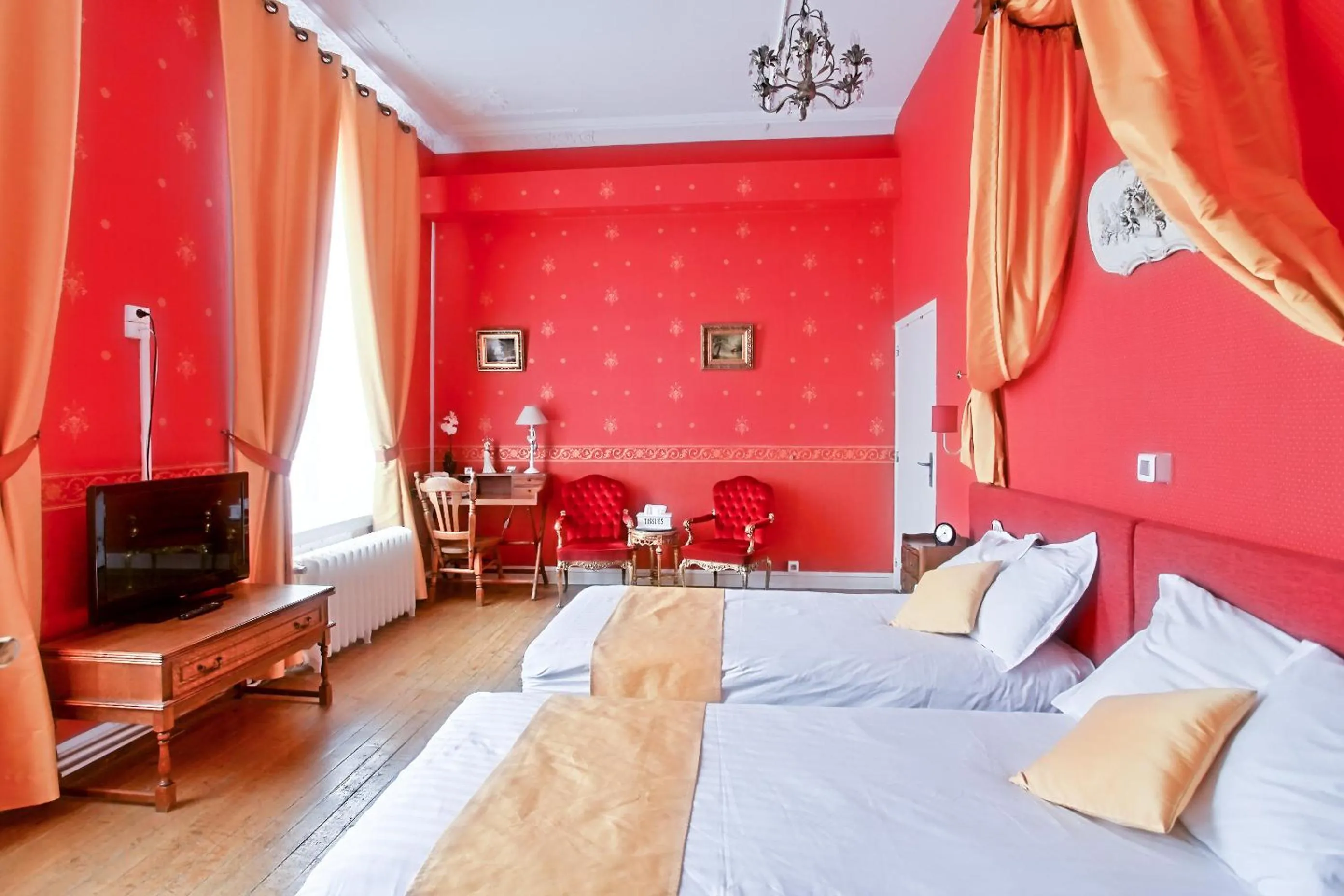 Photo of the whole room, Bed in Château de Moulin-le-Comte