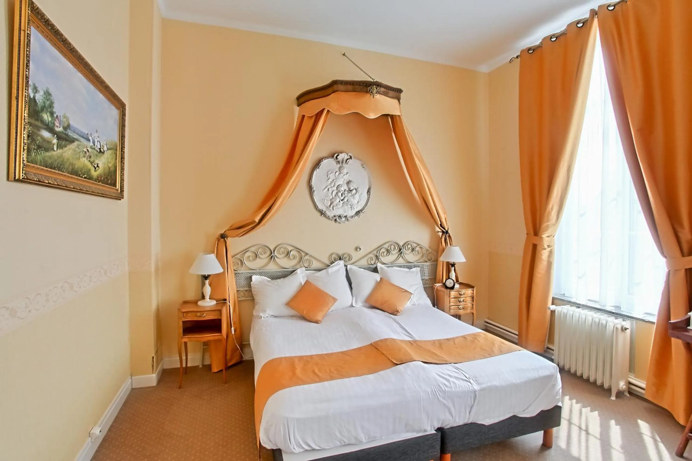 Bed in Château de Moulin-le-Comte