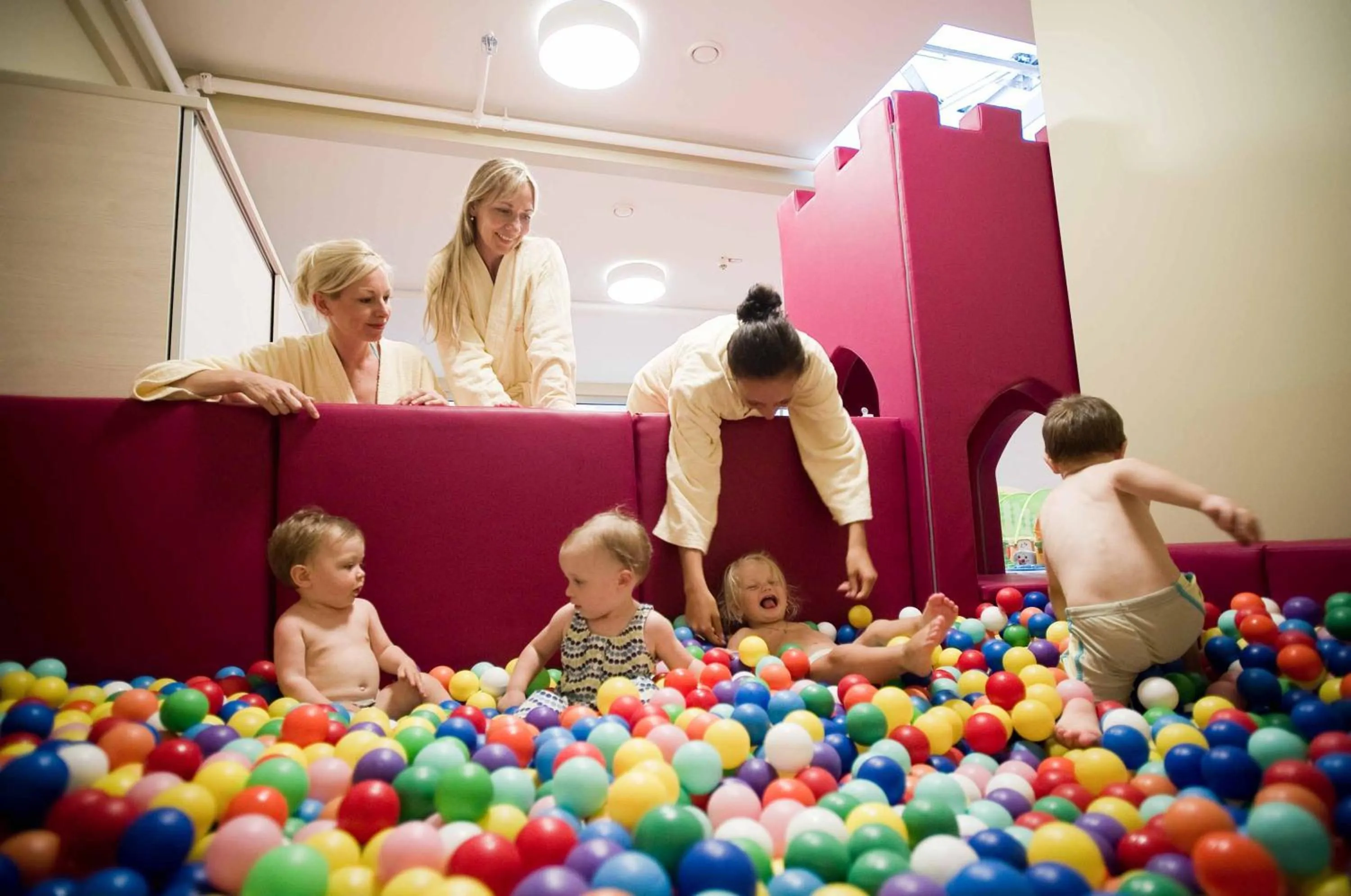 Kids's club in Hotel Sonnenpark & Therme included - auch am An- & Abreisetag!