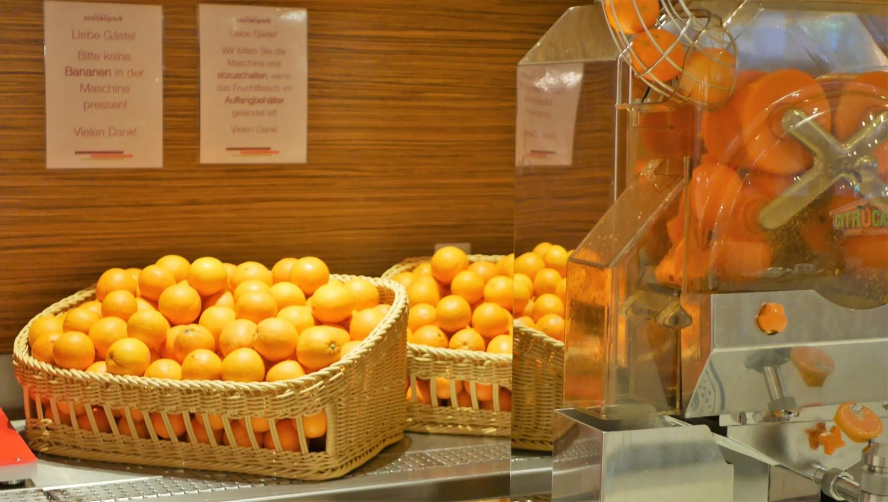 Buffet breakfast in Hotel Sonnenpark & Therme included - auch am An- & Abreisetag!