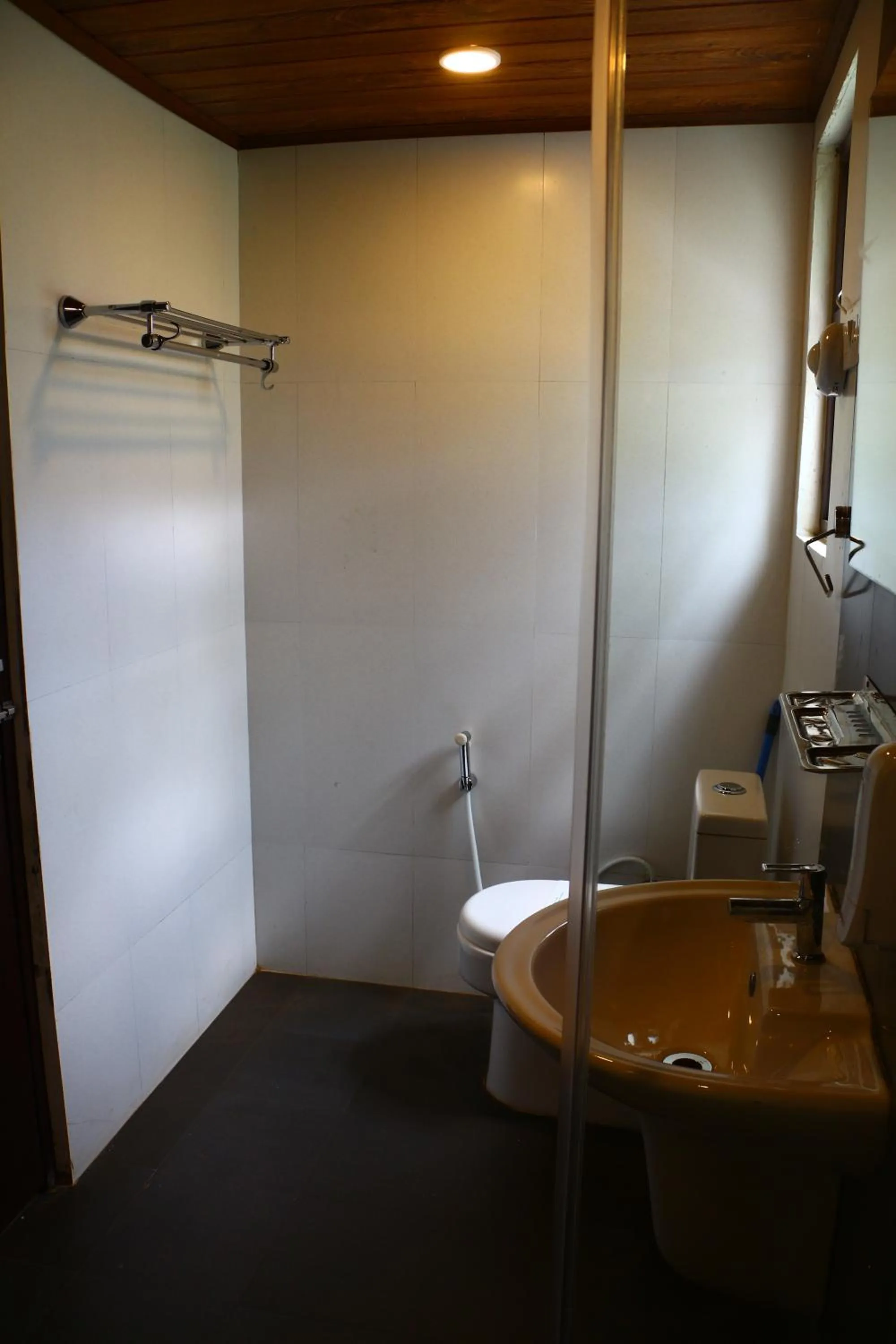 Bathroom in Logan Camp Ooty