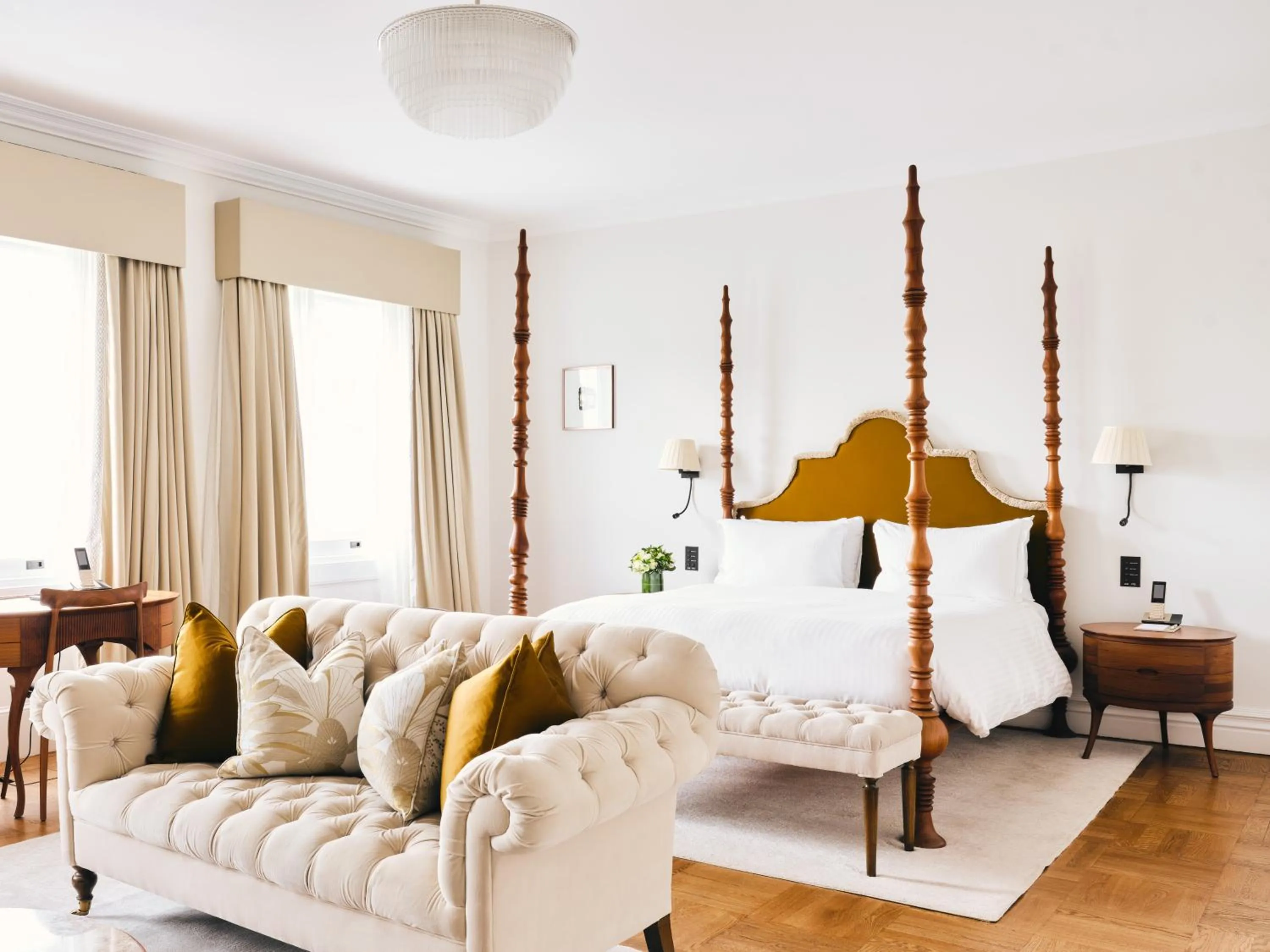 Photo of the whole room in The Adria