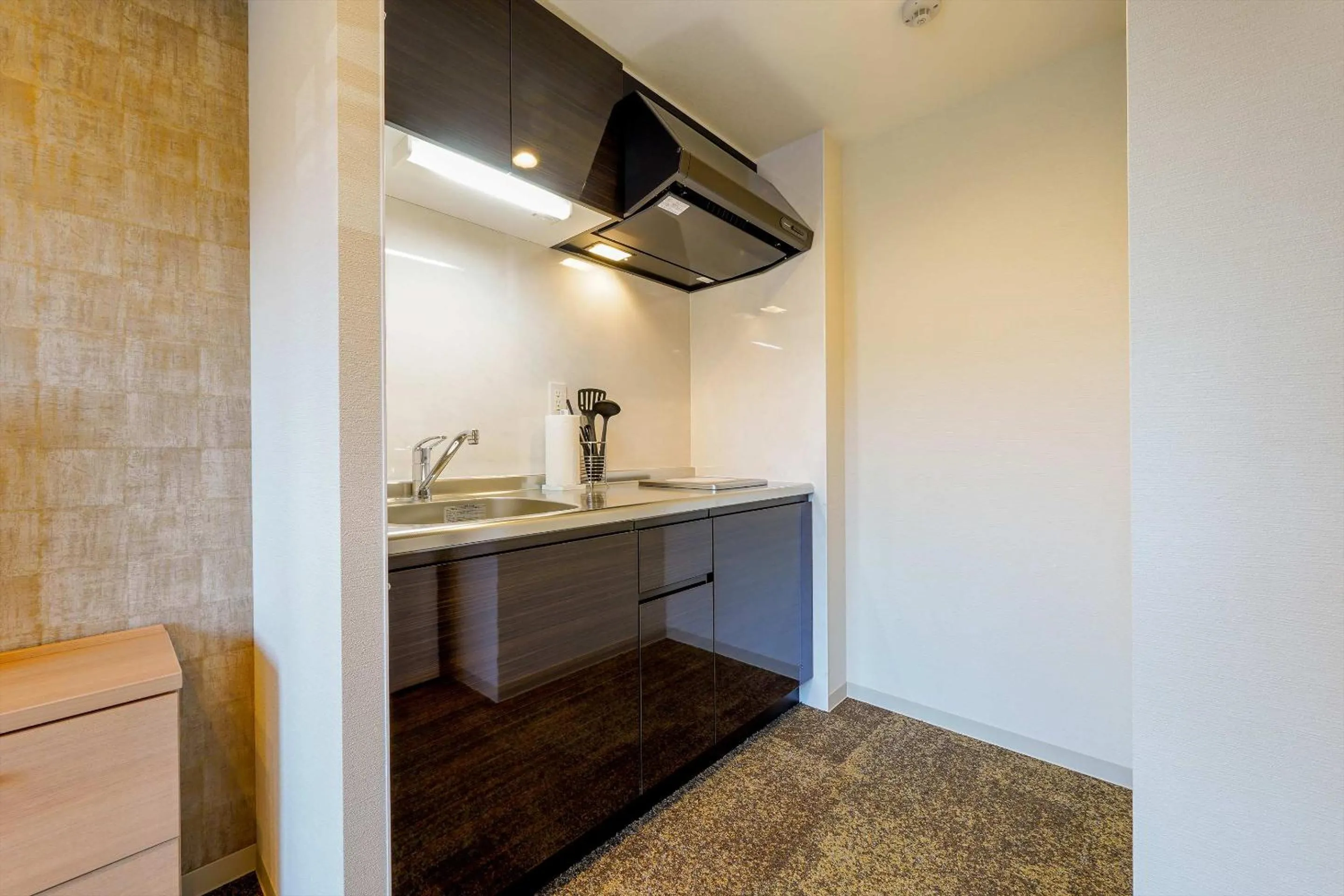 Kitchen or kitchenette in RESI STAY Gojozaka