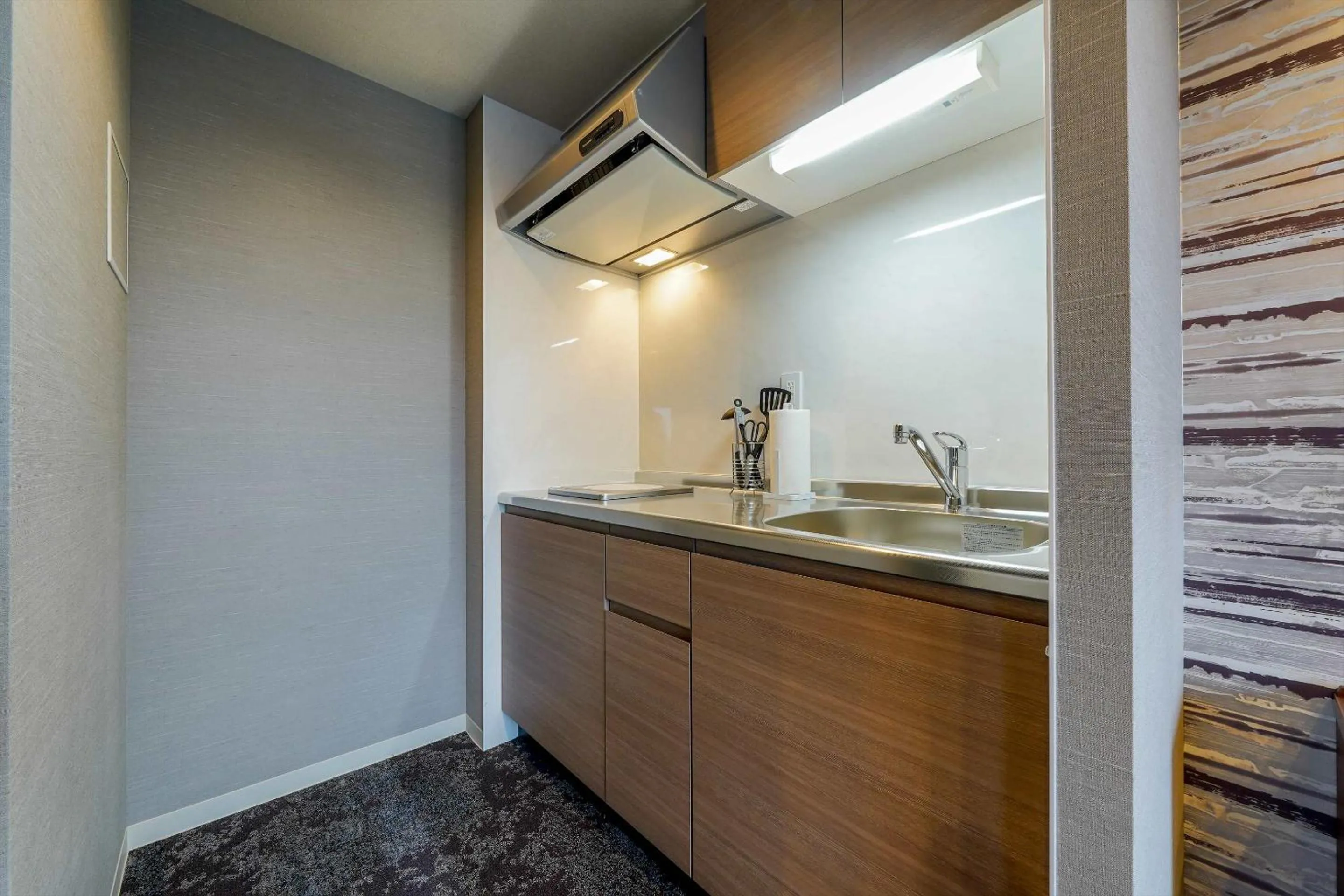 Kitchen or kitchenette in RESI STAY Gojozaka