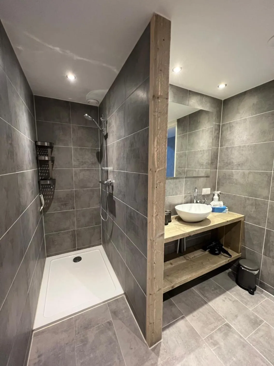 Shower in Gastenverblijf Rodenburg