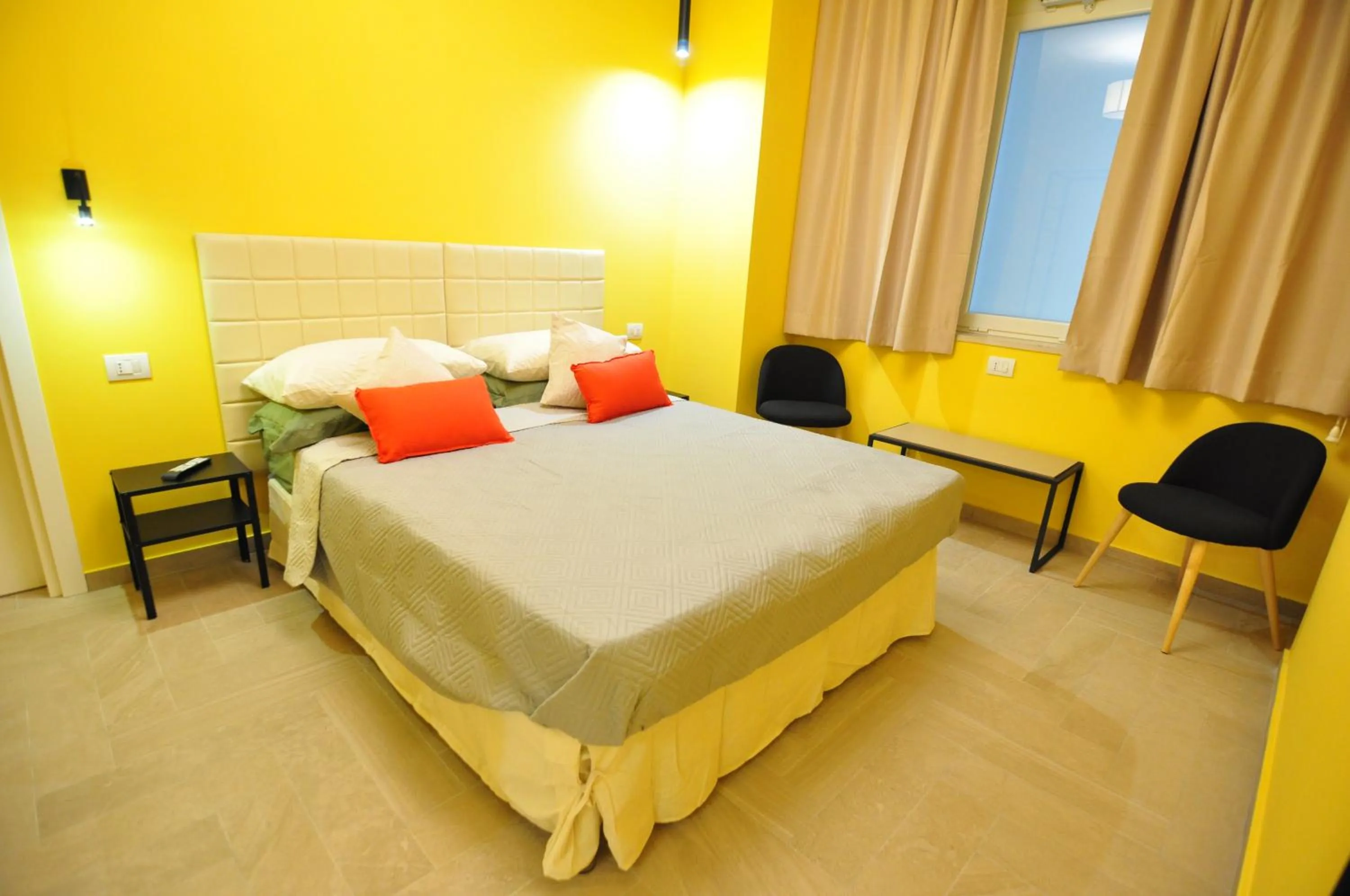 Bedroom, Bed in Delco Naples