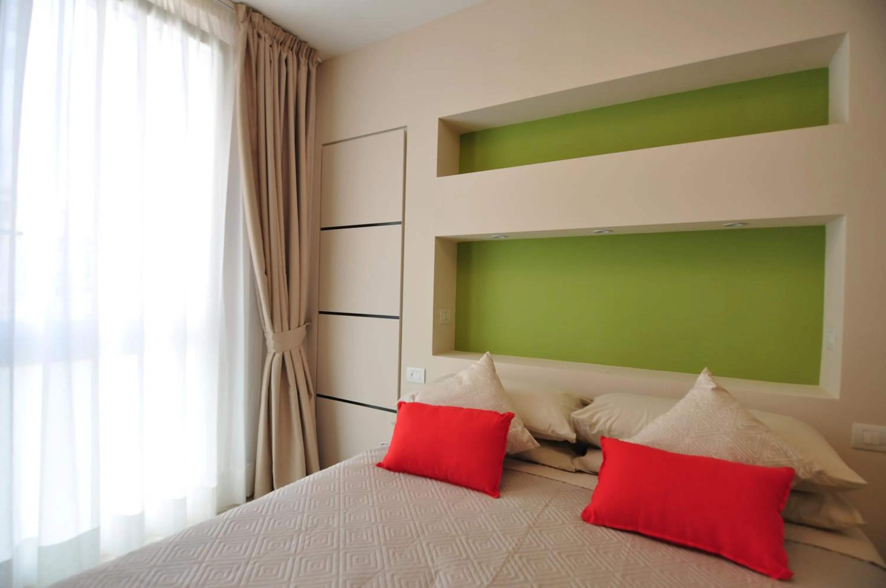 Bedroom, Bed in Delco Naples