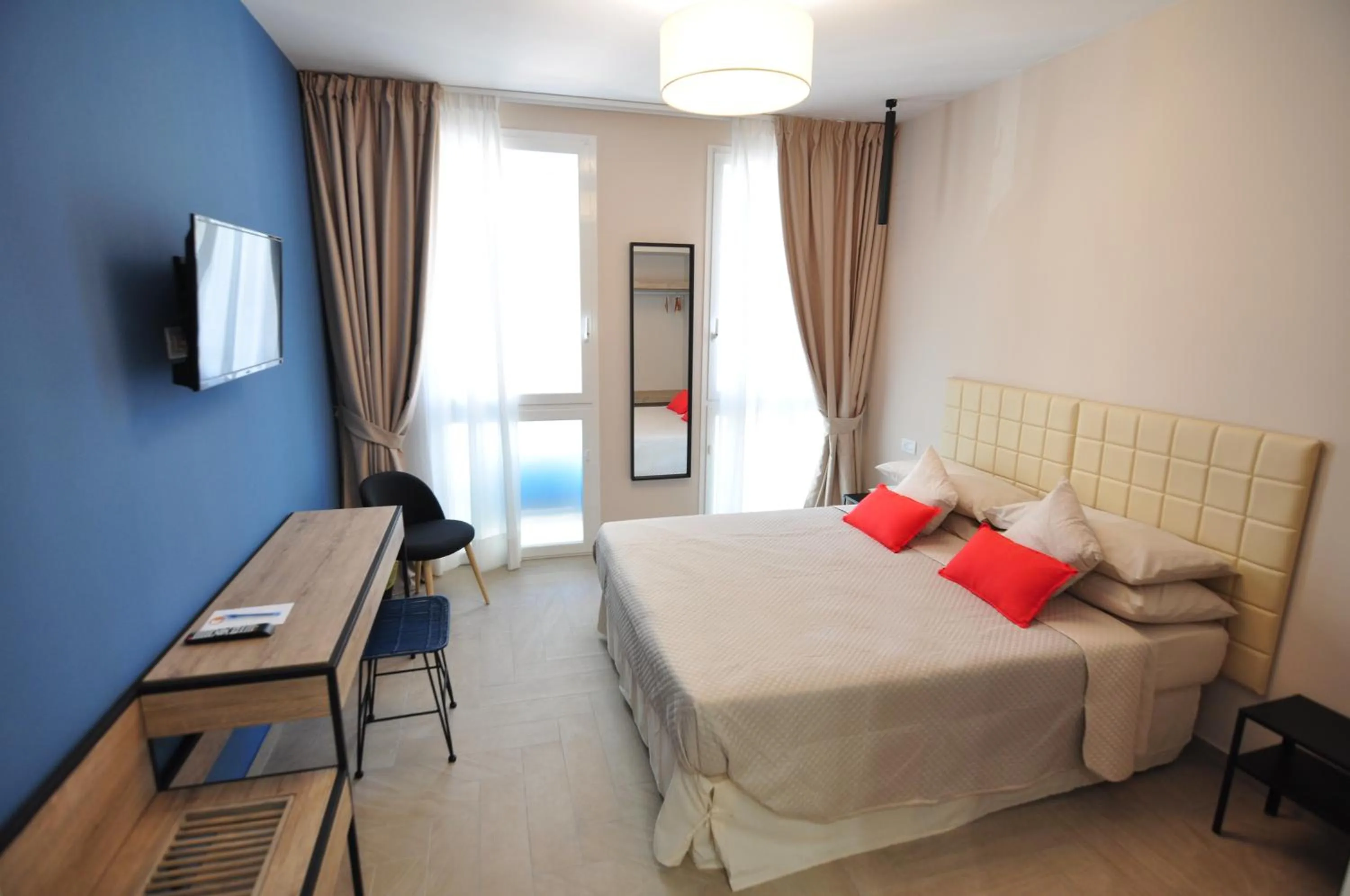 Bedroom, Bed in Delco Naples