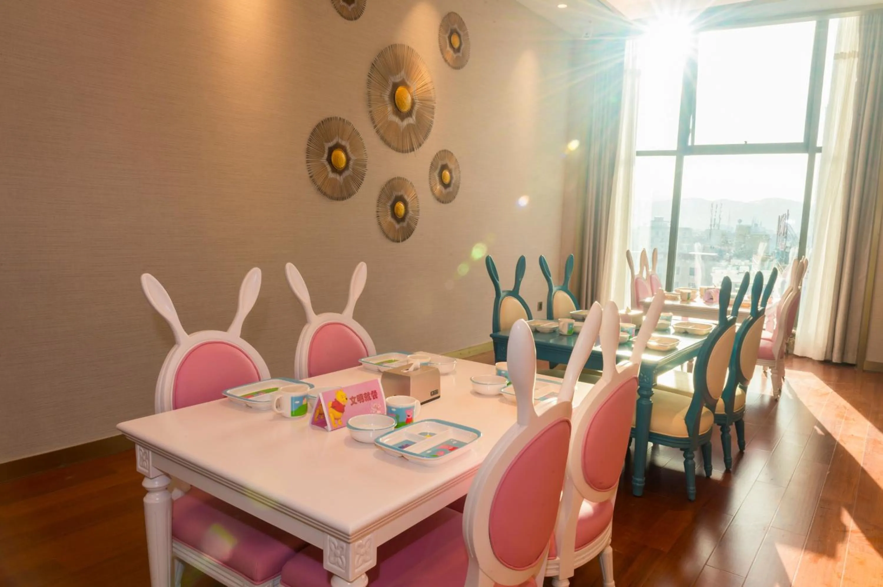 Dining area in Ramada Plaza Fuxian Lake