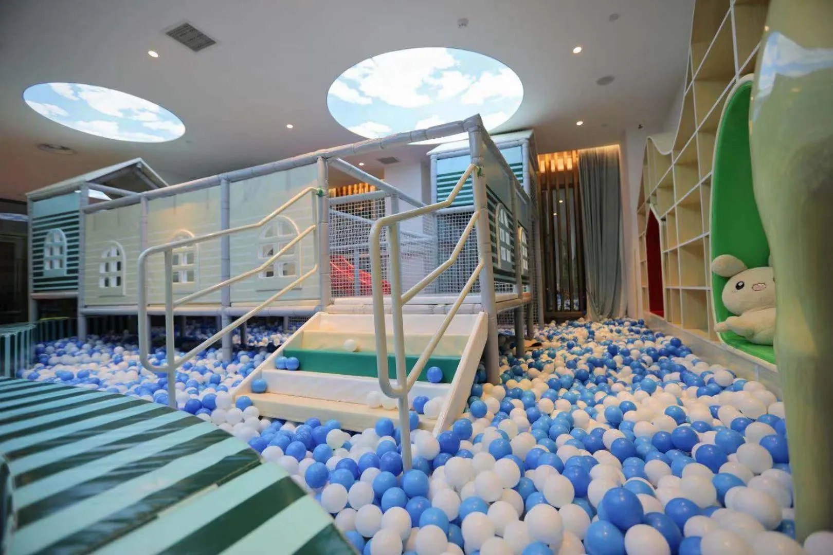 Ramada Plaza Fuxian Lake