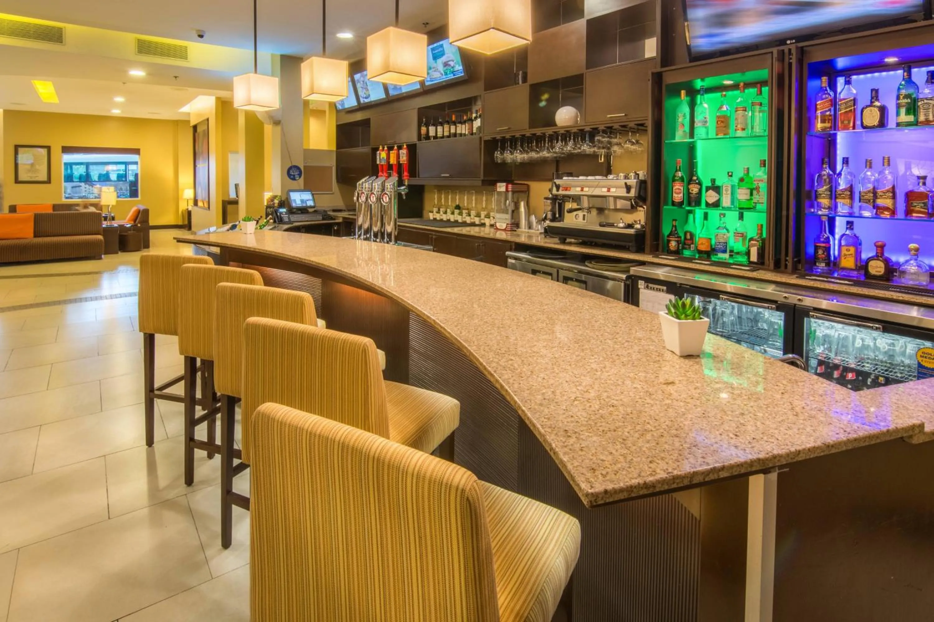 Lounge or bar in Courtyard by Marriott San Jose Airport Alajuela