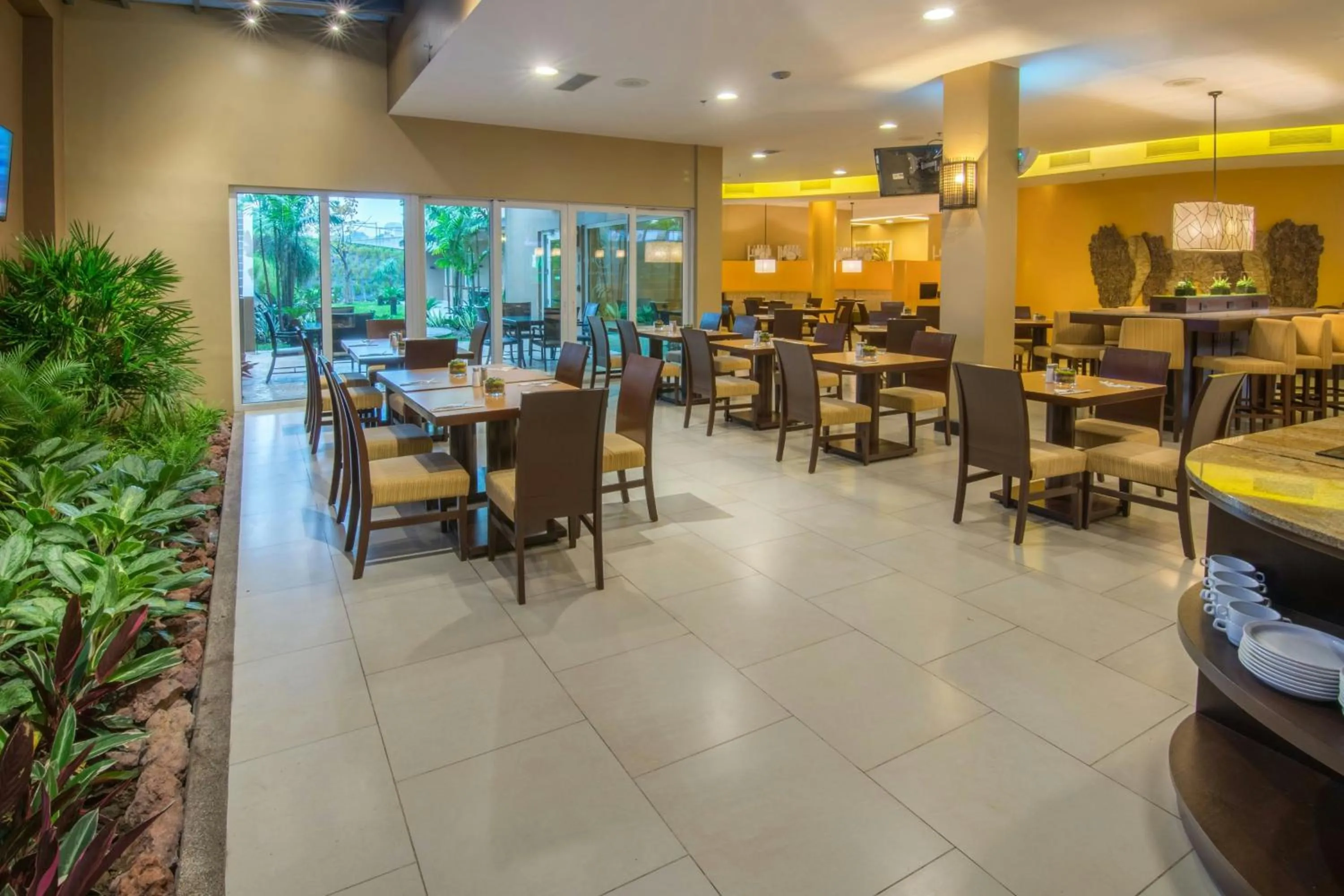 Restaurant/places to eat in Courtyard by Marriott San Jose Airport Alajuela