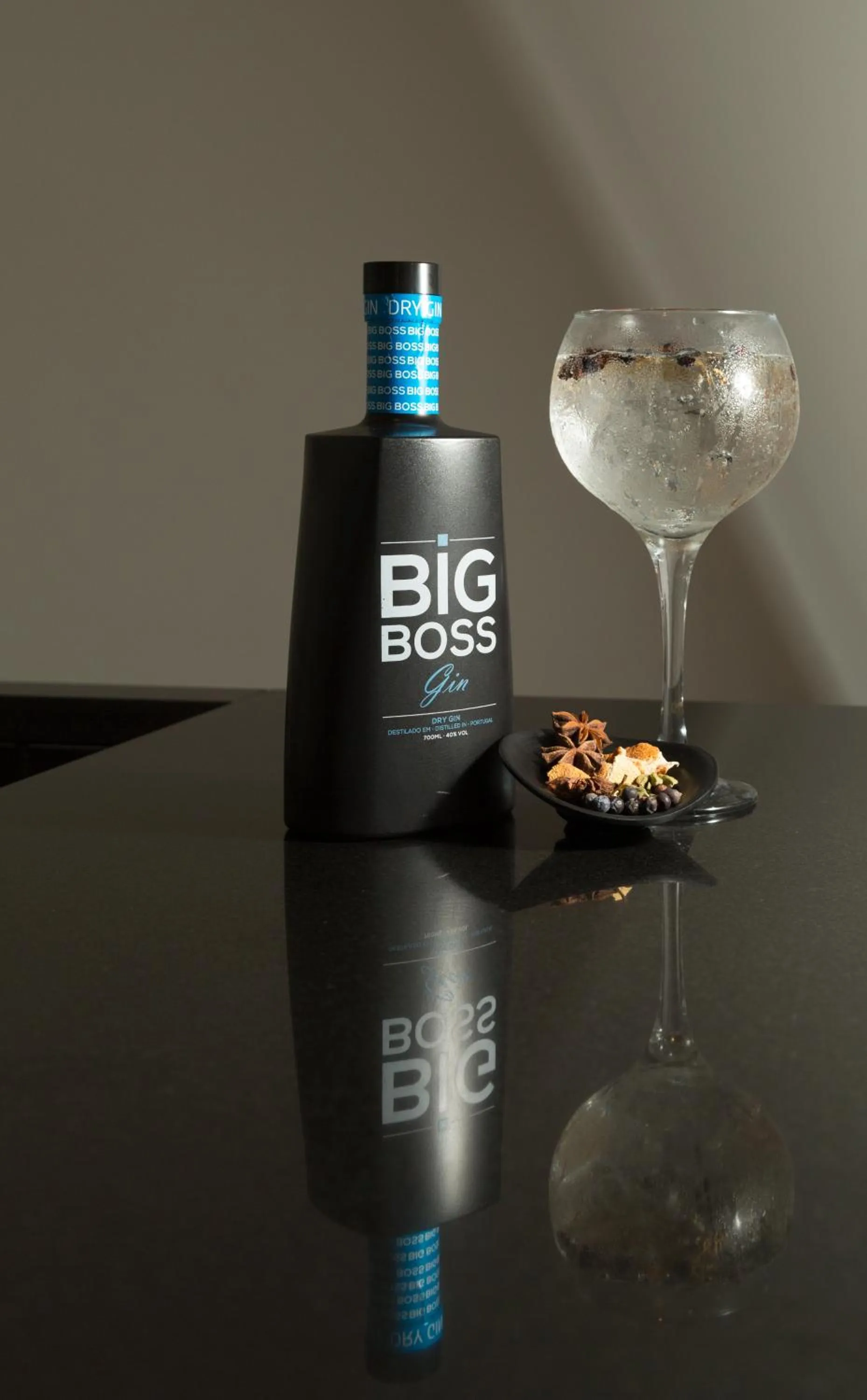 Communal lounge/ TV room in Hotel Quinta da Cruz & SPA