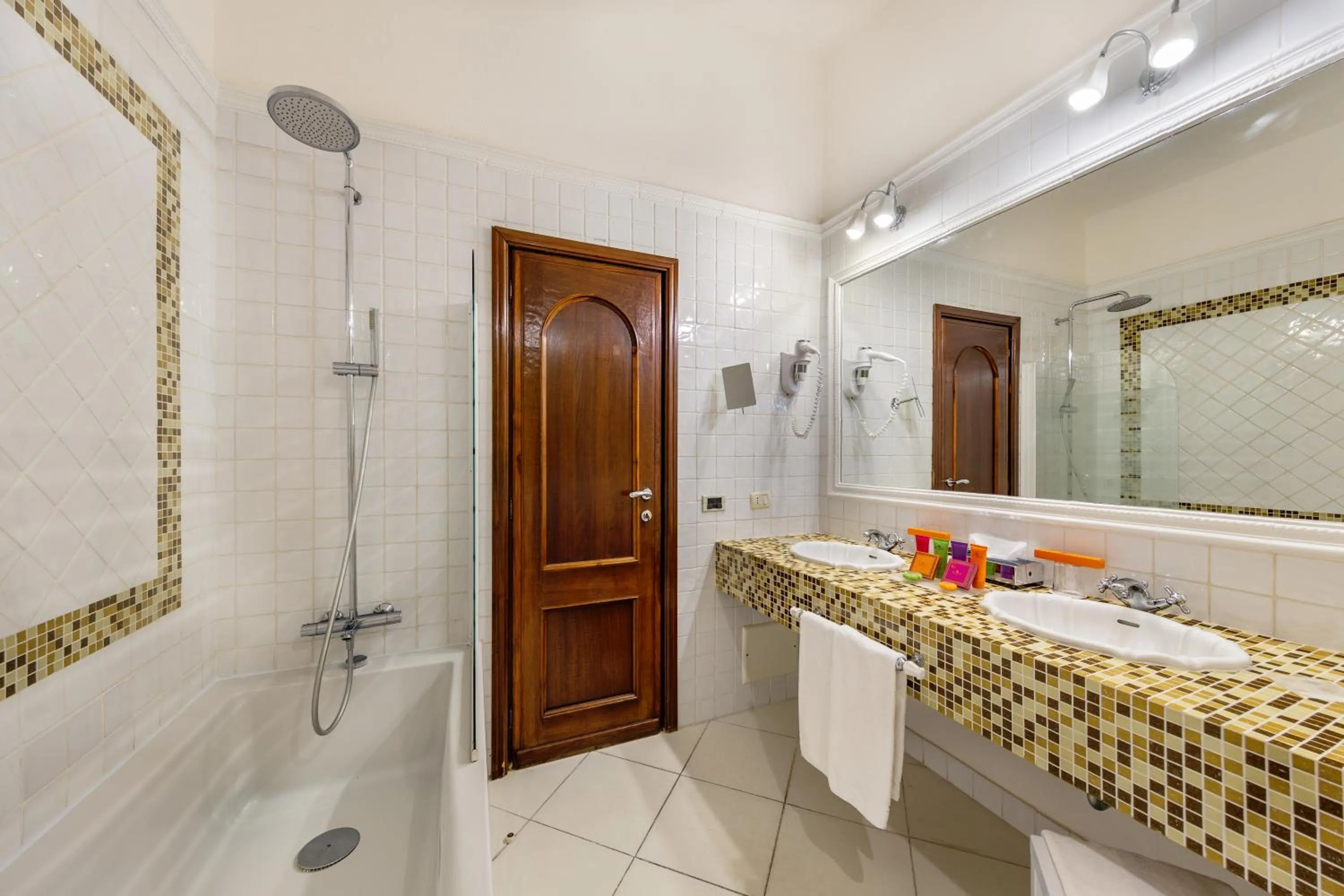 Toilet in Hotel & SPA des Pecheurs