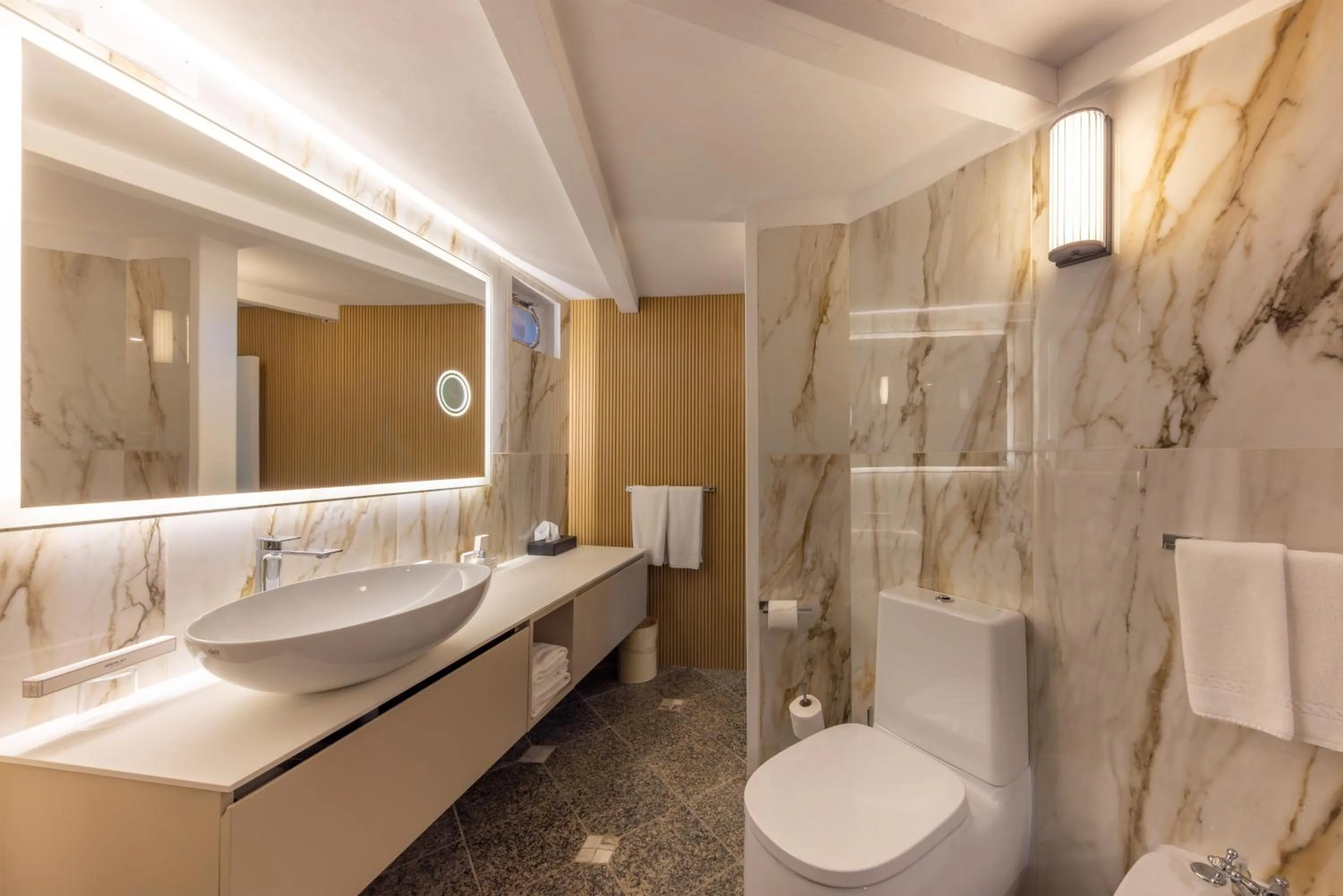 Bathroom in Hotel & SPA des Pecheurs
