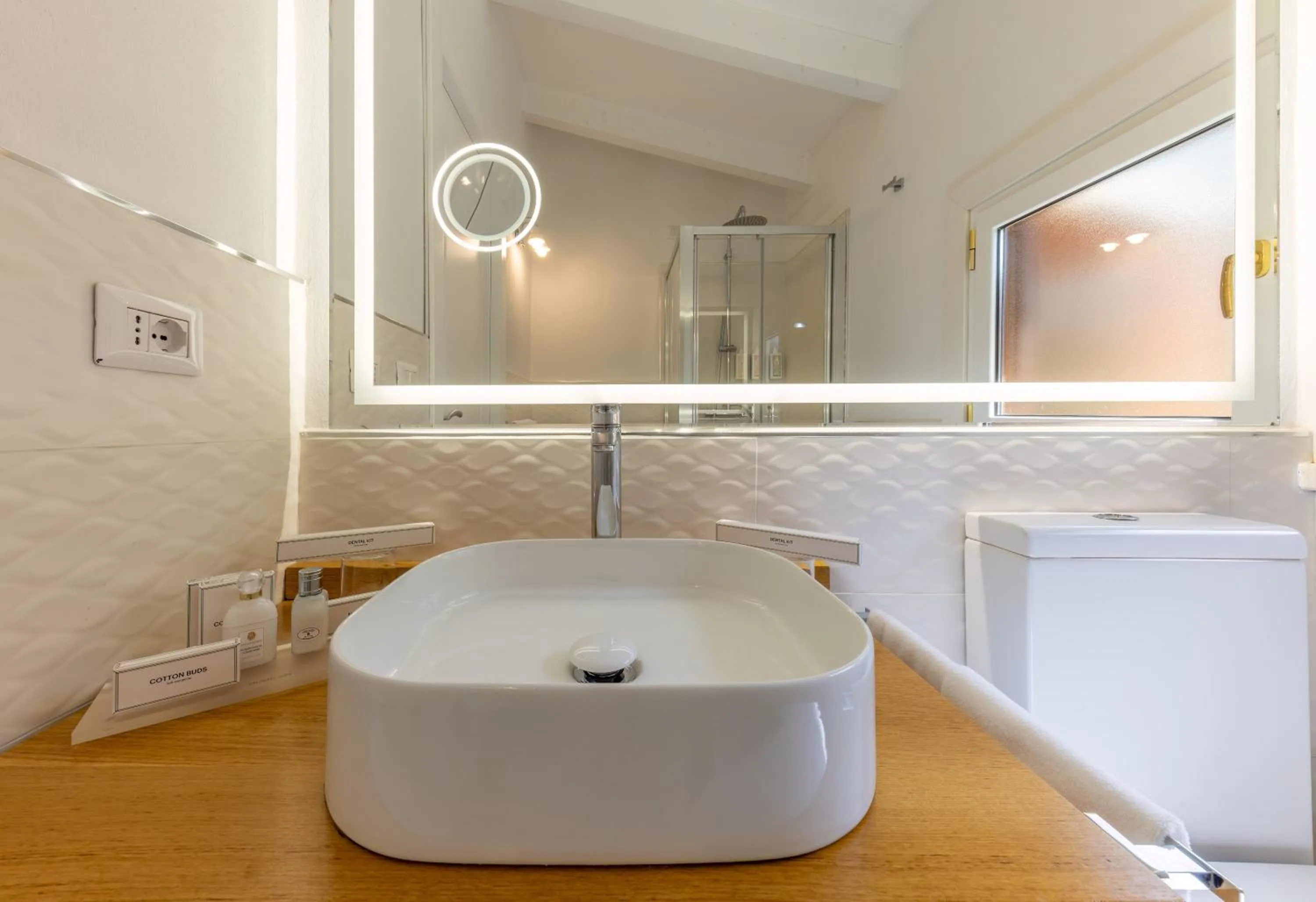 Bathroom in Hotel & SPA des Pecheurs