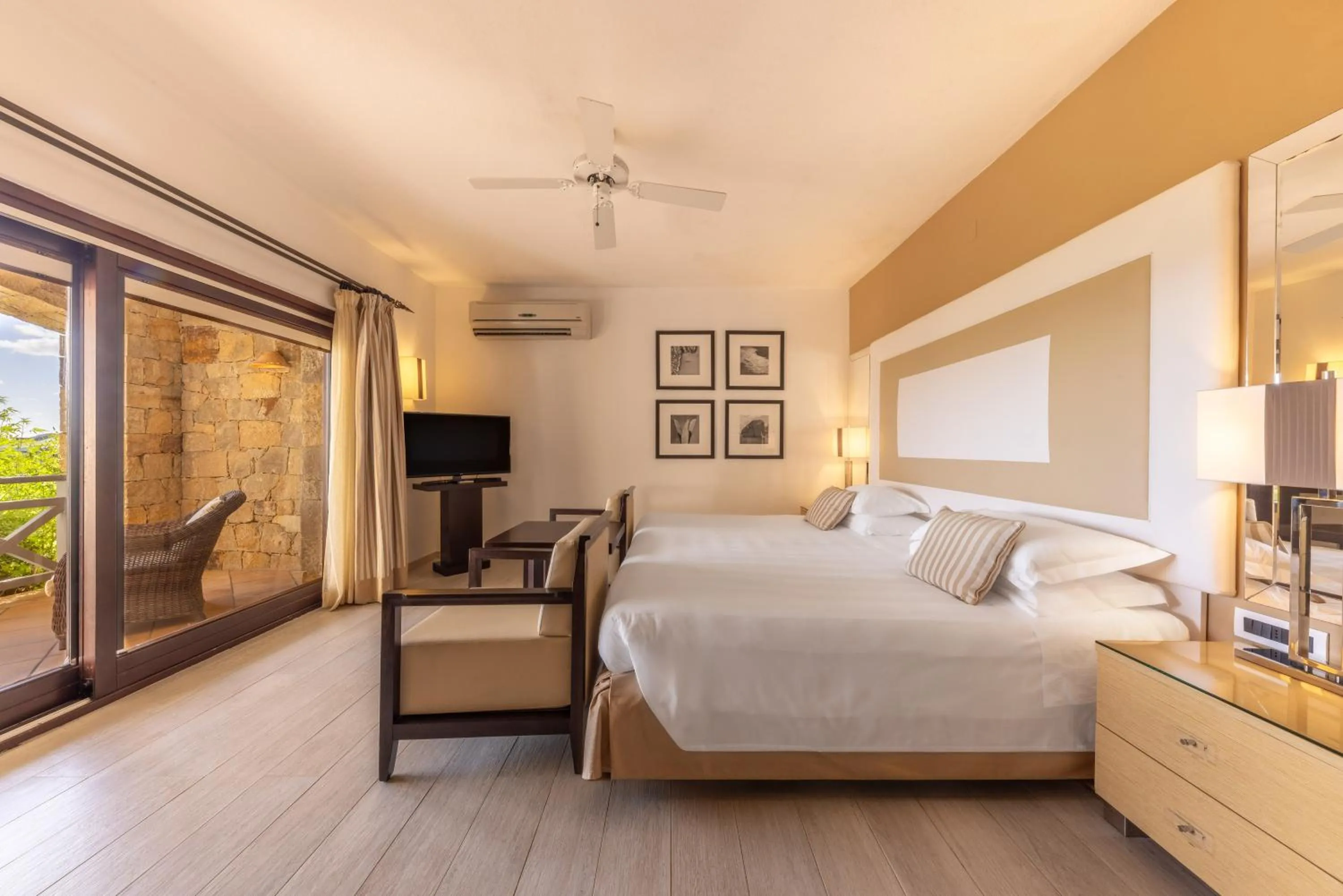 Bedroom, Bed in Hotel & SPA des Pecheurs