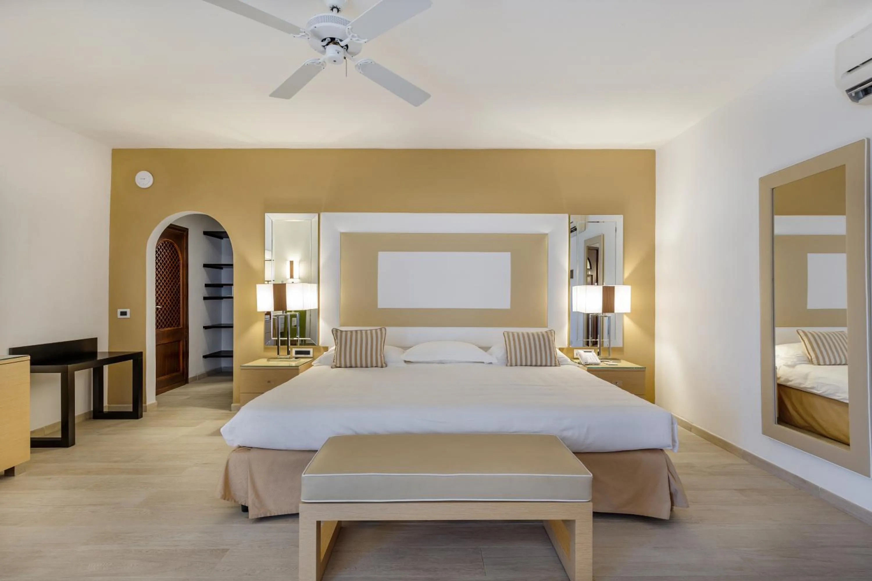 Photo of the whole room, Bed in Hotel & SPA des Pecheurs