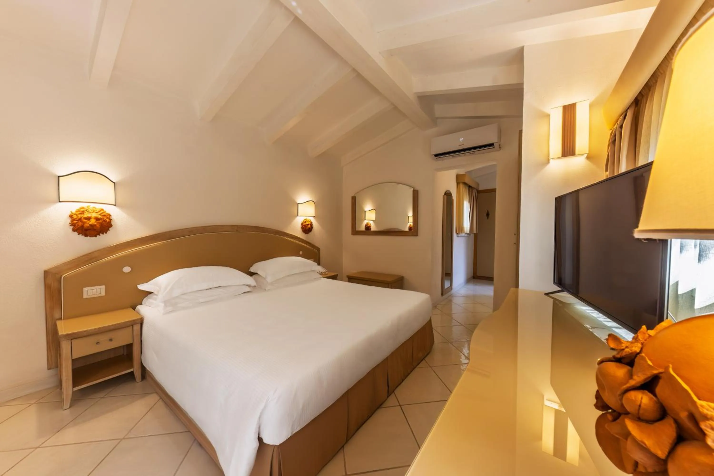 Bedroom, Bed in Hotel & SPA des Pecheurs