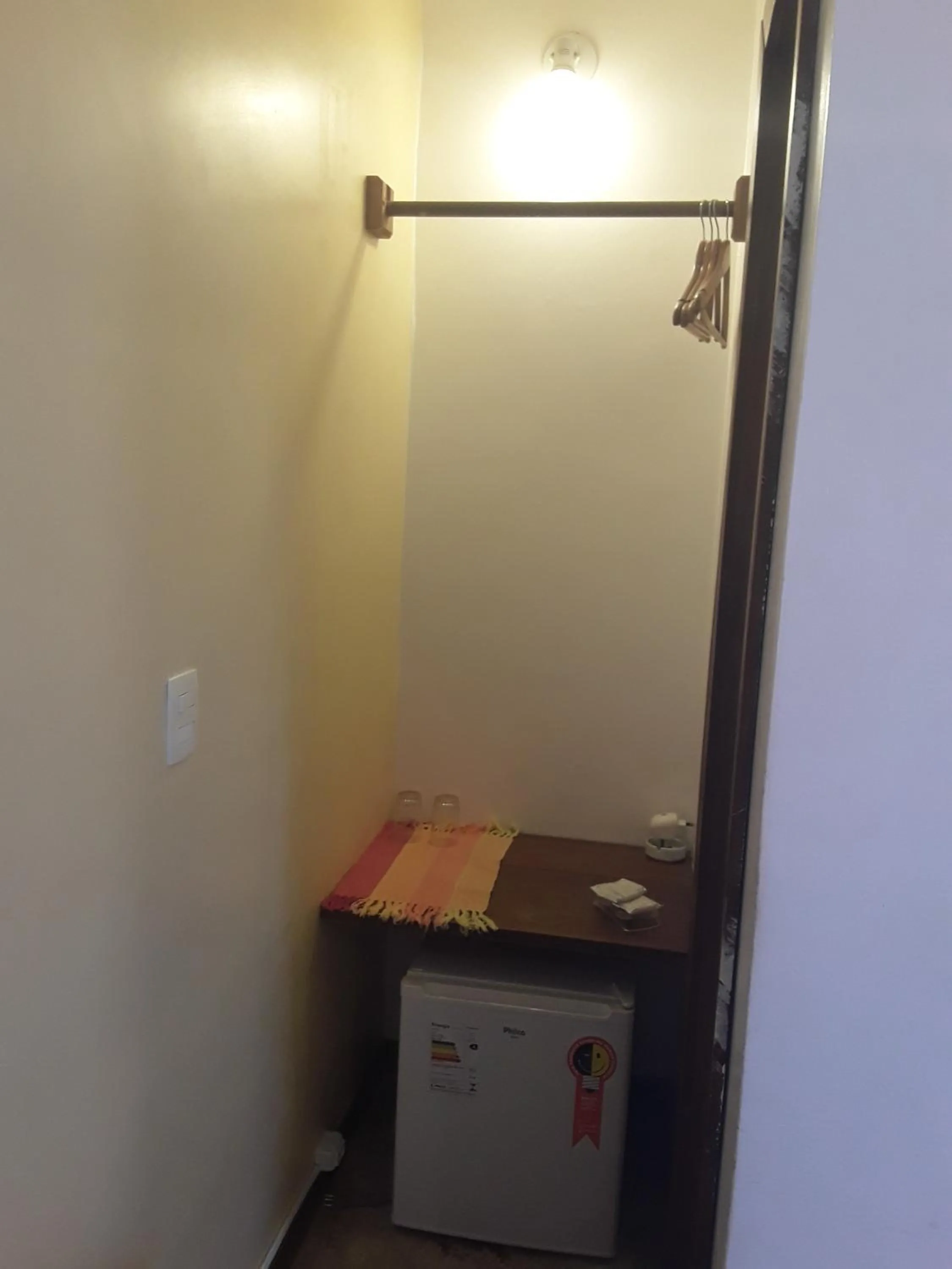 wardrobe in Pousada Casa das Rosas