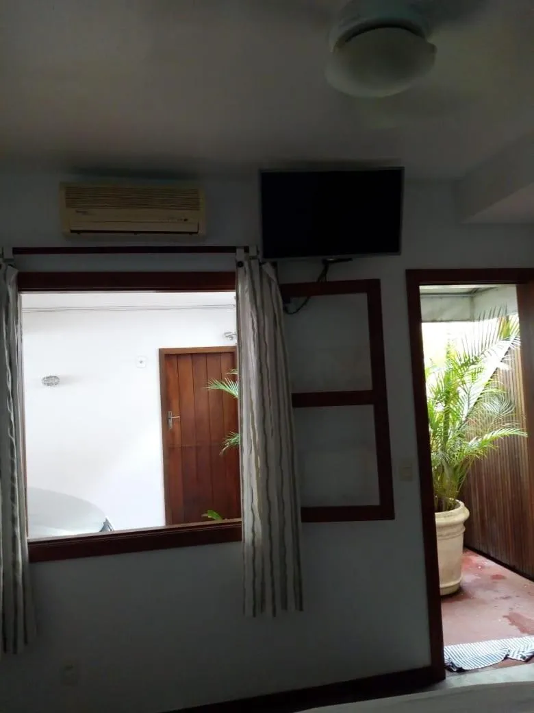 TV and multimedia in Pousada Casa das Rosas
