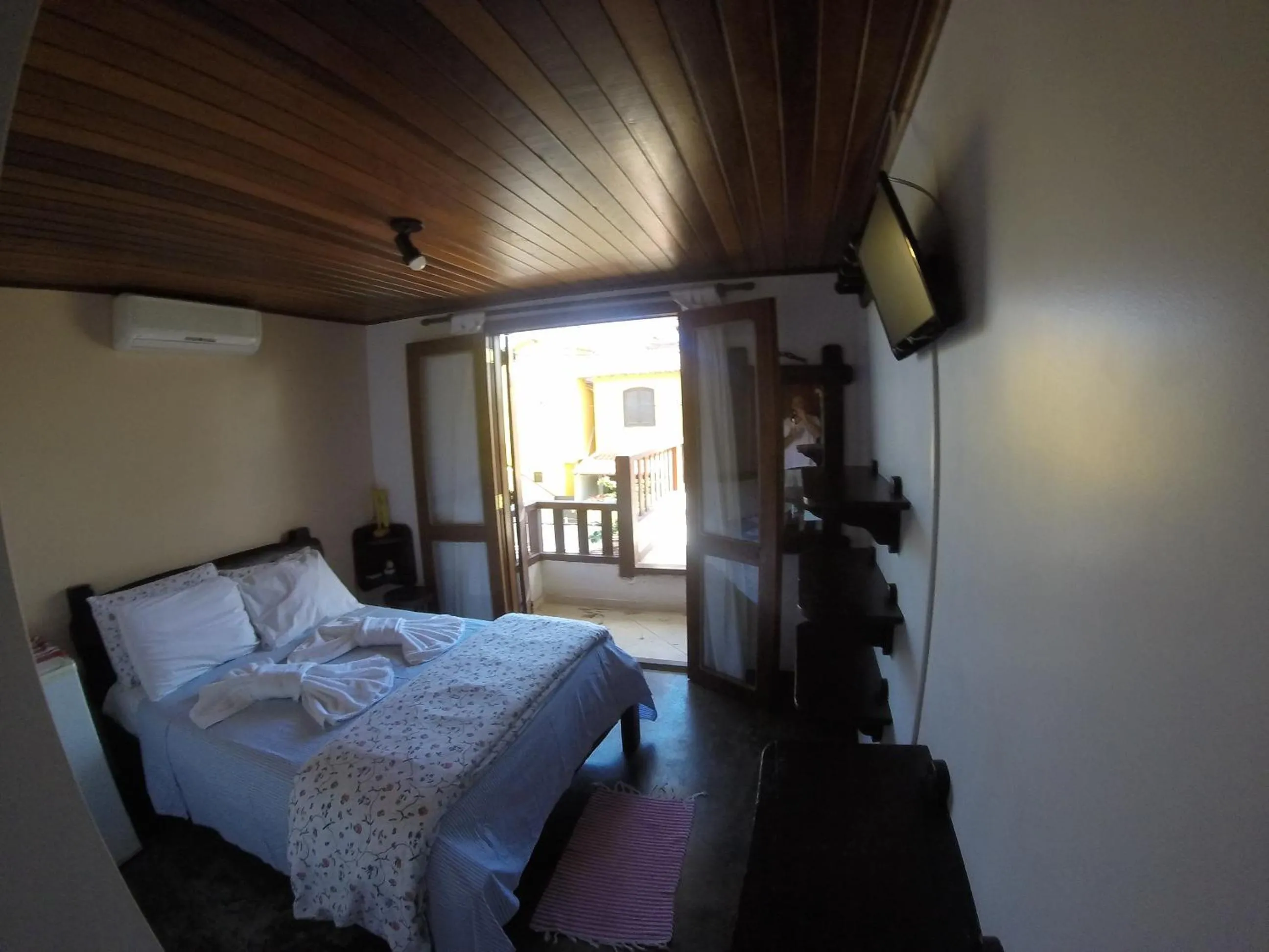 Photo of the whole room, Bed in Pousada Casa das Rosas